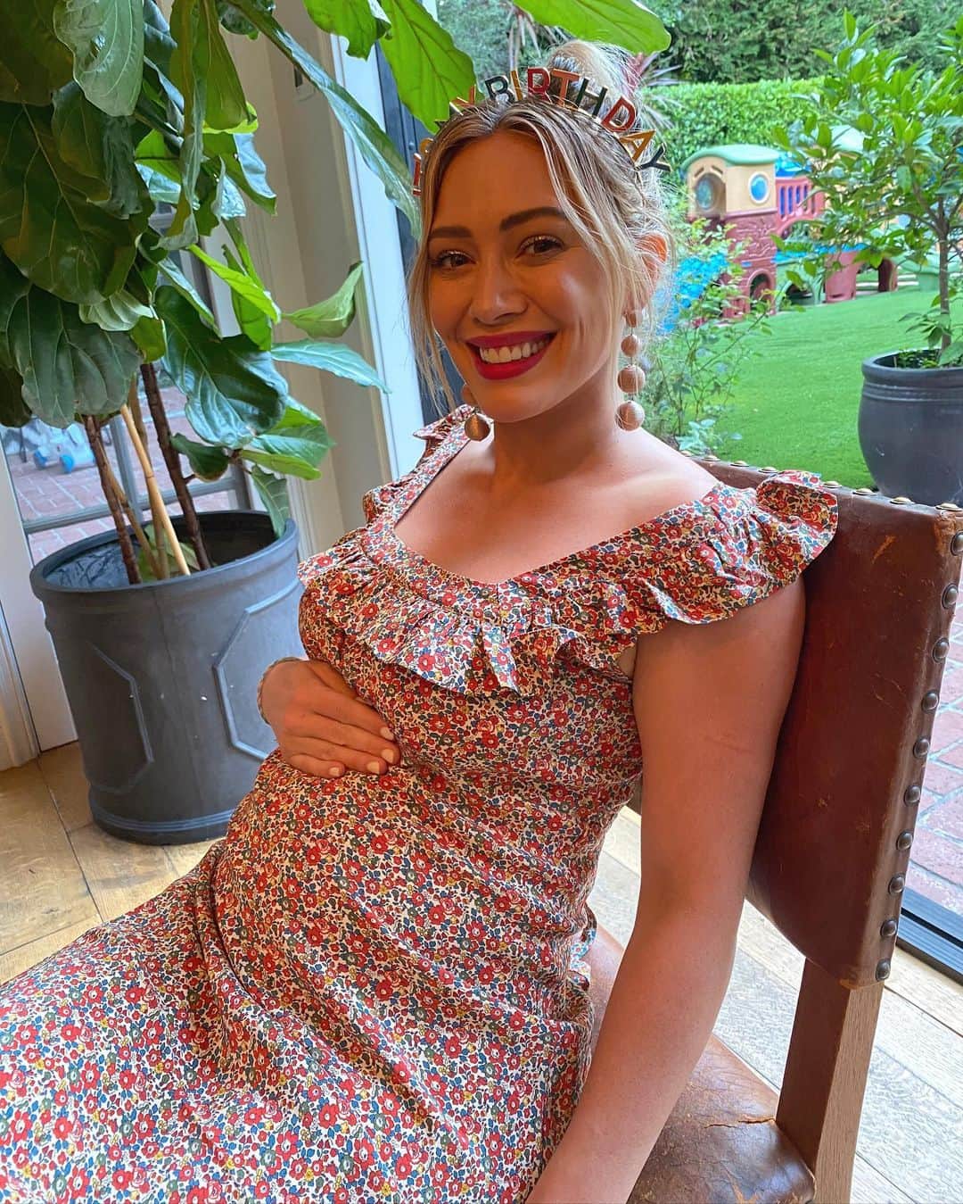 のインスタグラム：「Hubby made my quarantine birthday so sweet and special this year. Missing my friends and family I got to be with .... just reminiscing feeling happy and light... baby and I all dressed up for a celebration 💛♥️ *getting lots of bday messages lol bday was sept.」