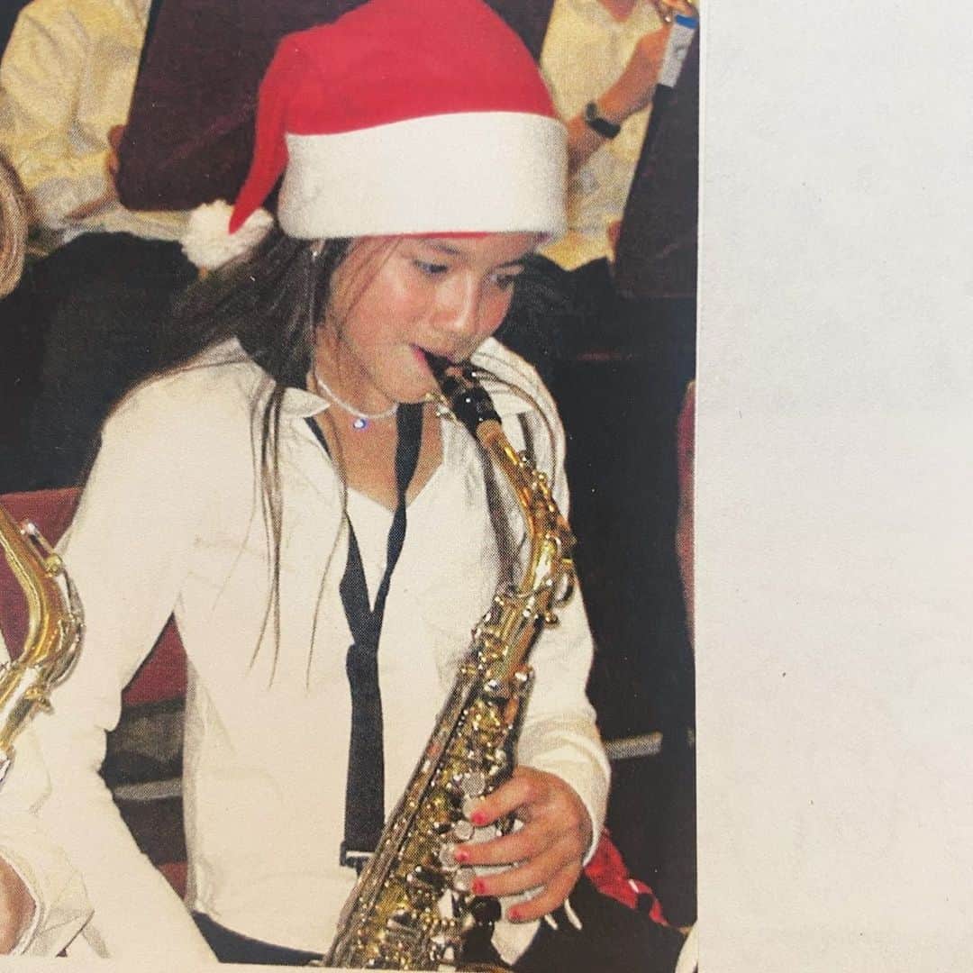 クロエ・ベネットのインスタグラム：「its decemberr 1st bitches, everyone grab your woodwinds and let’s do this shit 🎄🎄🎄🎄🎄🎄」