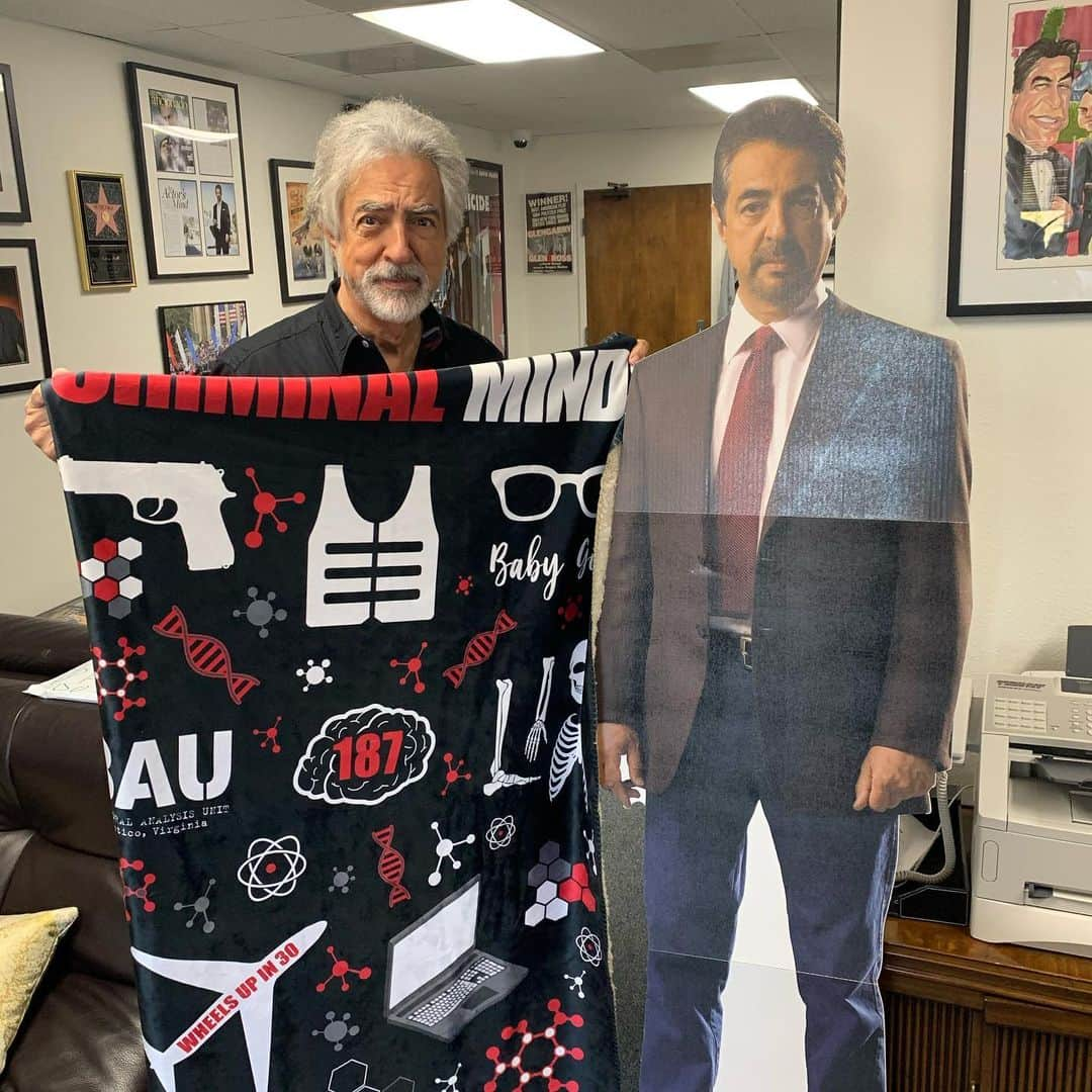 ジョー・マンテーニャさんのインスタグラム写真 - (ジョー・マンテーニャInstagram)「Looking for a great gift for a Criminal Minds fan? Check out CBSstore.com for some great gifts! Like this guy.」12月2日 4時47分 - joemantegna