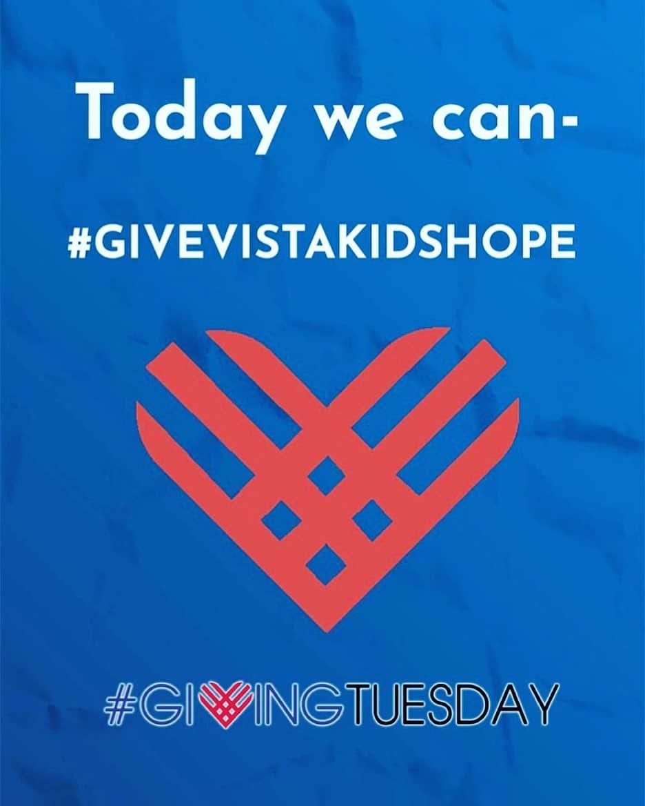 ミーナ・スヴァーリのインスタグラム：「Today is #GivingTuesday, a day where we can help restore hope to families who have been without it this whole year.  __ Vista’s families reflect the most vulnerable populations in the United States. With your help, we can ensure that every family in need has access to essential food items and that a foster child who would otherwise not receive a gift has something to look forward to this holiday season.   __ Your donation of $100 provides a grocery store gift card for one family or a holiday gift to a foster child in need.  Please click on our link in bio (@vistadelmarorg) to donate and provide hope and relief to children and families who need it most. Thank you💙 #givevistakidshope」