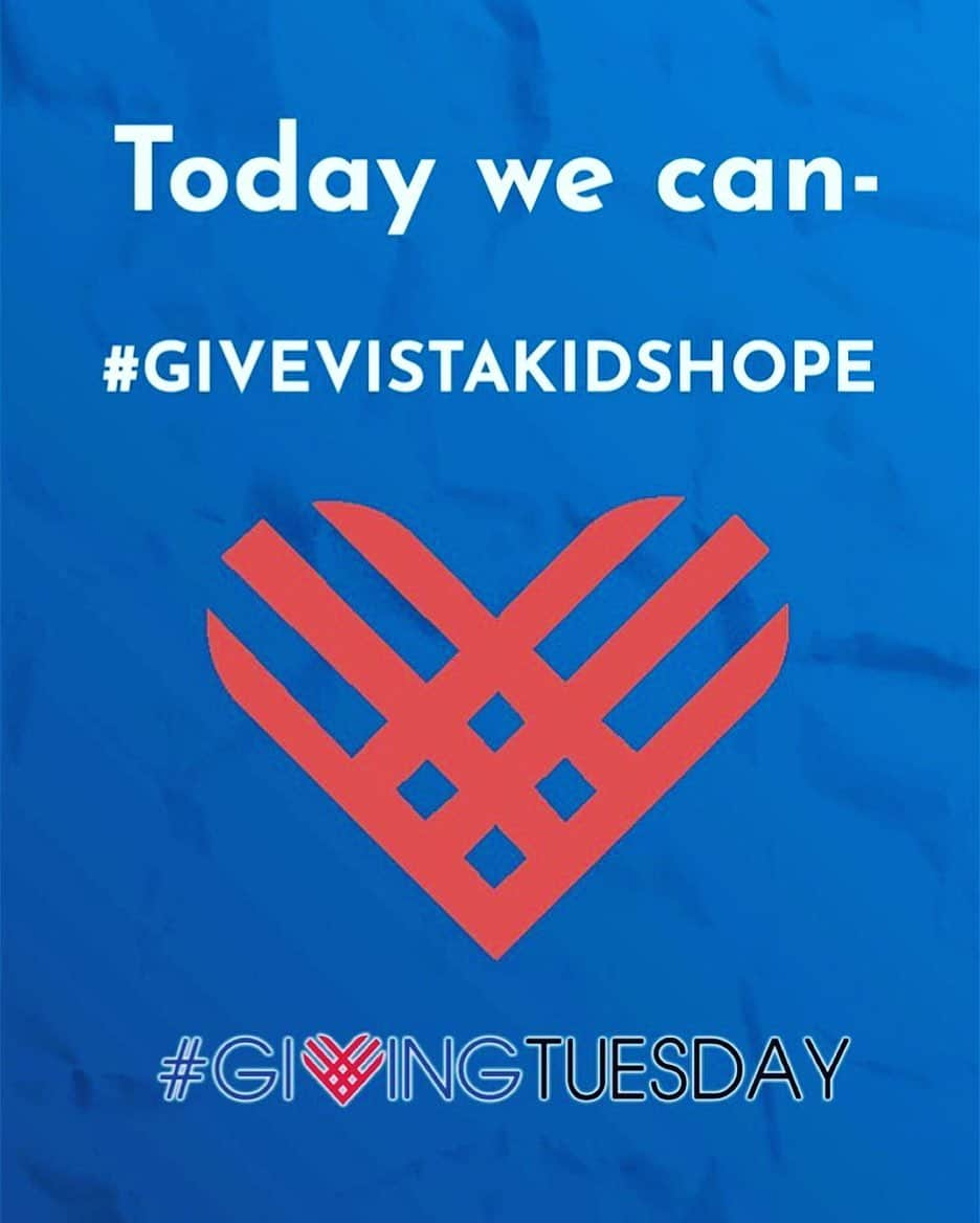 ミーナ・スヴァーリさんのインスタグラム写真 - (ミーナ・スヴァーリInstagram)「Today is #GivingTuesday, a day where we can help restore hope to families who have been without it this whole year.  __ Vista’s families reflect the most vulnerable populations in the United States. With your help, we can ensure that every family in need has access to essential food items and that a foster child who would otherwise not receive a gift has something to look forward to this holiday season.   __ Your donation of $100 provides a grocery store gift card for one family or a holiday gift to a foster child in need.  Please click on our link in bio (@vistadelmarorg) to donate and provide hope and relief to children and families who need it most. Thank you💙 #givevistakidshope」12月2日 4時50分 - menasuvari