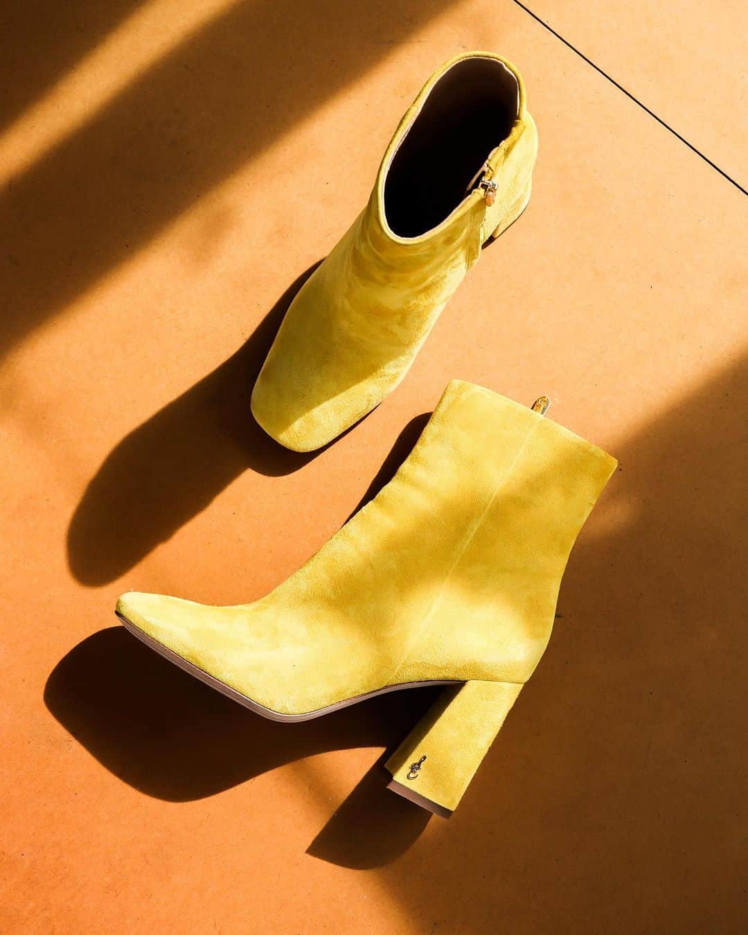 サムエデルマンのインスタグラム：「FINAL HOURS Last chance to shop the Cyber Monday sale... extended to today only! Tap to shop the CODIE  See our story for even more best of sale picks.  #SamEdelman #SpiritOfSam #BestofSale」