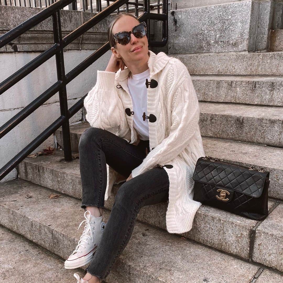 Helena Glazer Hodneさんのインスタグラム写真 - (Helena Glazer HodneInstagram)「From sunglasses to blue light frames, my favorite @colorsinopticsltd nail it every single time. Right now through 12/6, they’re having 30% off sitewide with the code CYBERMON30! #colorsinoptics」12月2日 5時02分 - brooklynblonde1