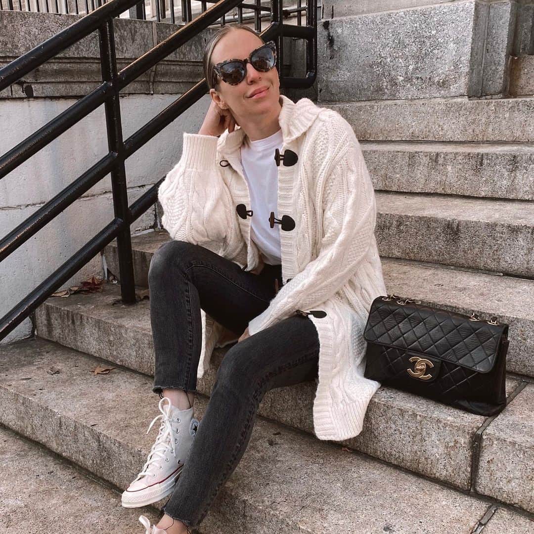 Helena Glazer Hodneのインスタグラム：「From sunglasses to blue light frames, my favorite @colorsinopticsltd nail it every single time. Right now through 12/6, they’re having 30% off sitewide with the code CYBERMON30! #colorsinoptics」