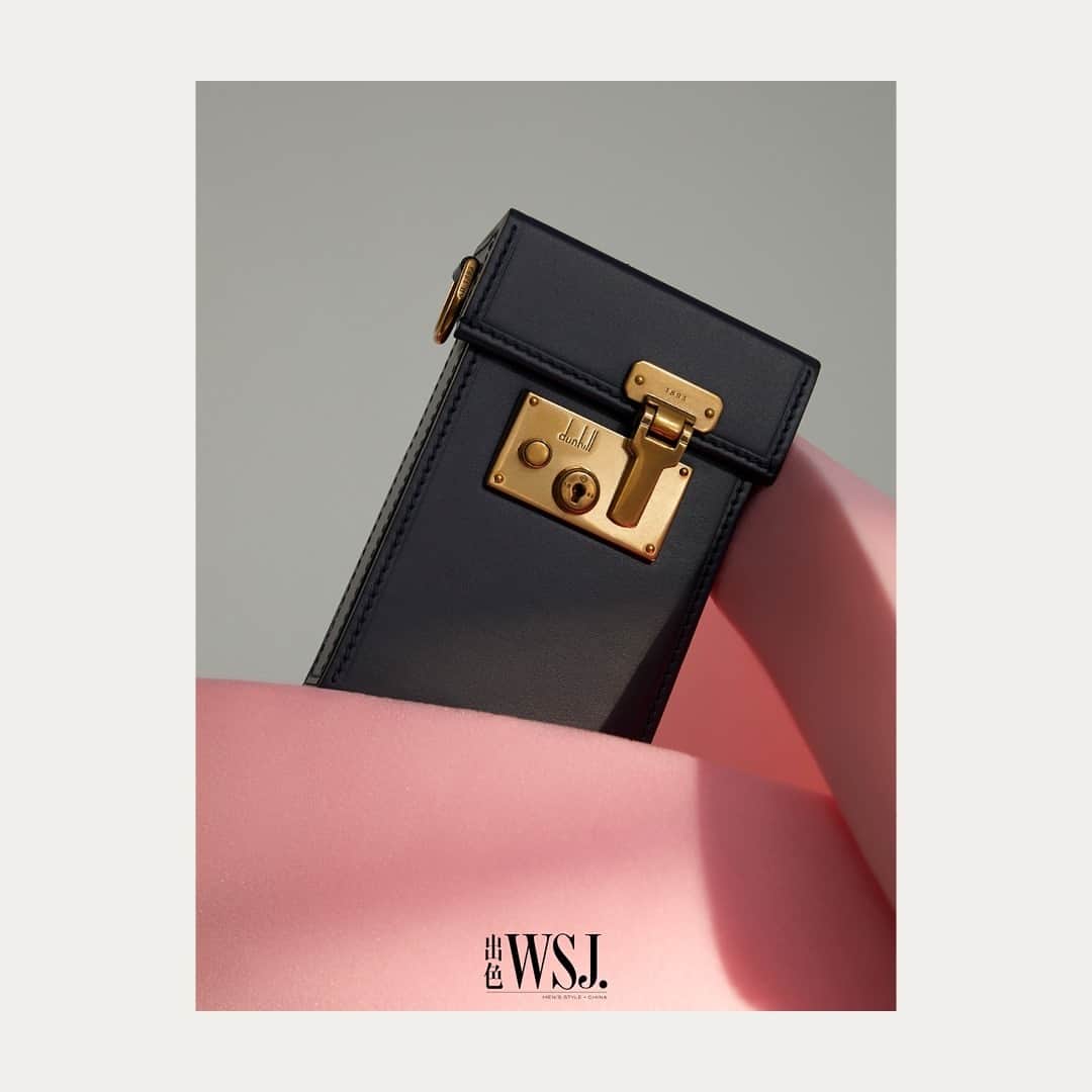 ダンヒルさんのインスタグラム写真 - (ダンヒルInstagram)「THE LOCK BAG  @wsjmagchina  Featured in Wall Street Journal Men’s Style China. Available now, our Lock bag in black - a new House icon that blends archive attaché case inspiration with contemporary elegance.」12月2日 5時30分 - dunhill