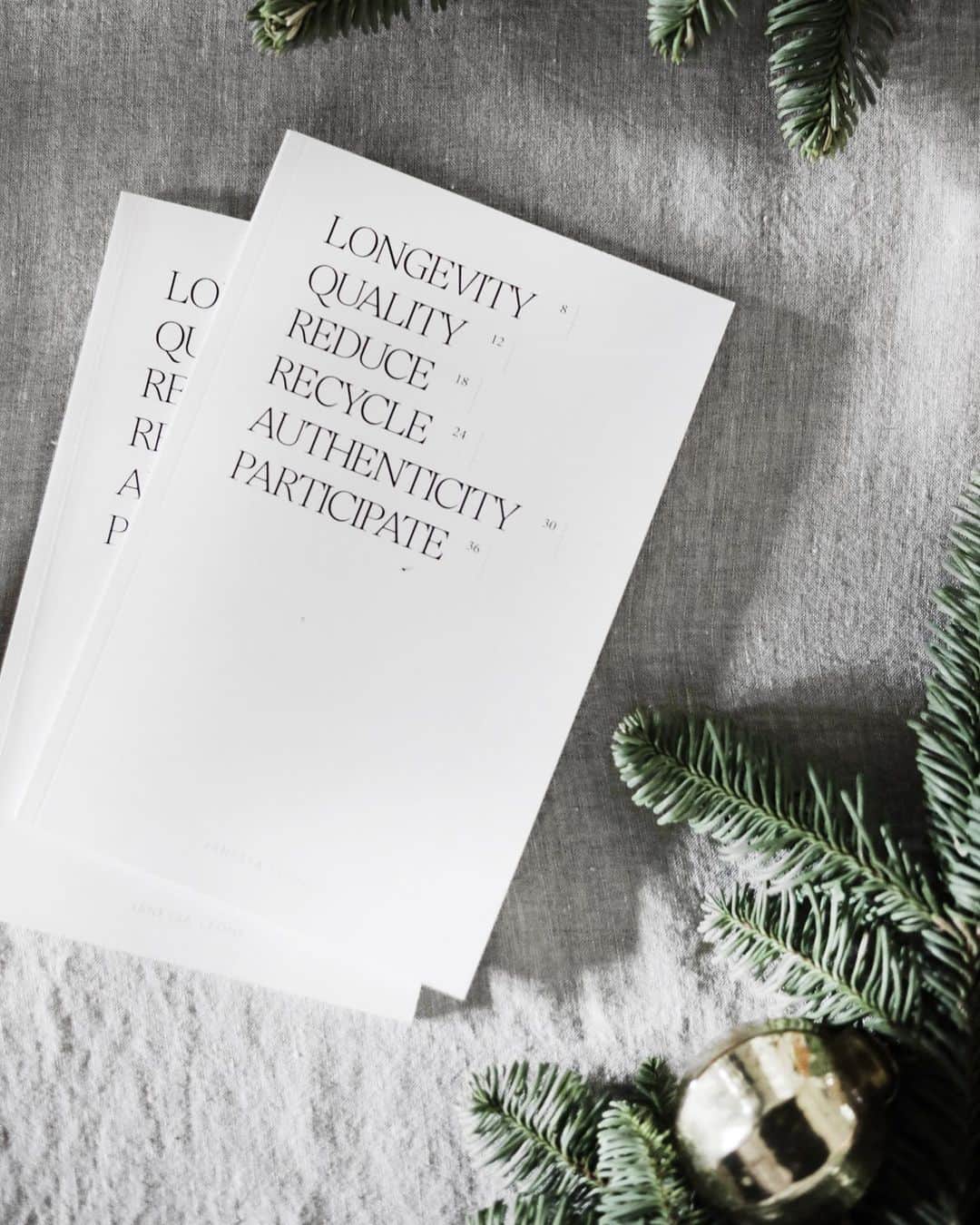JanessaLeoneのインスタグラム：「GIFT WITH PURCHASE ____ Receive our Quality Workbook as a gift from us to you with any purchase from today through Dec 8th.  #janessaleone」