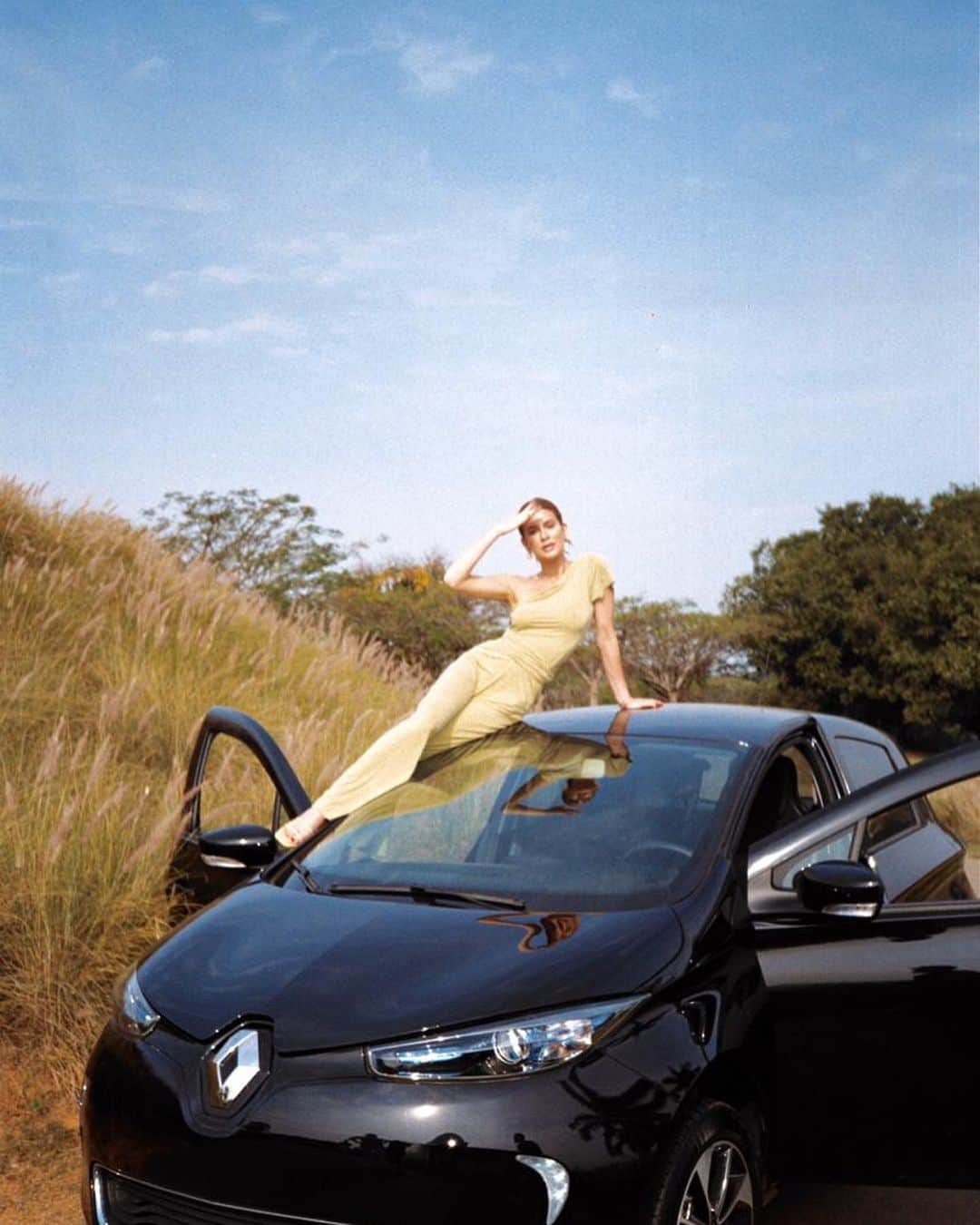 マリーナルイバルボサさんのインスタグラム写真 - (マリーナルイバルボサInstagram)「Toda moderninha 🦎 pra mostrar pra vocês o carro mais cool que você pode ter: o #RenaultZoe. E não é só porque ele tem esse design lindo, mas porque é 100% ELÉTRICO e tem zero emissão de poluentes e ruídos. Chique, né? @renaultbrasil #ad #theelectriclife」12月2日 5時43分 - marinaruybarbosa
