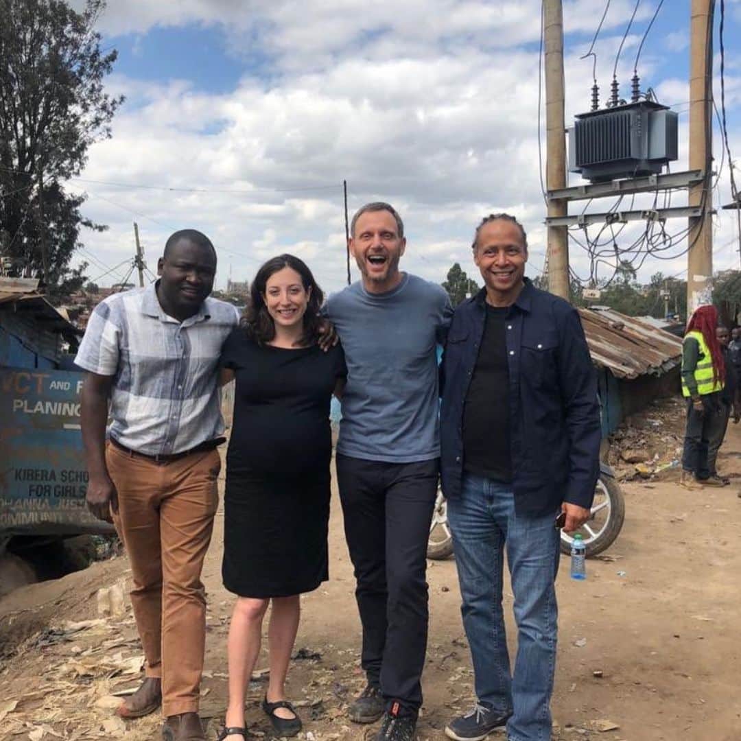 のインスタグラム：「This #givingtuesday I wanted to take a moment and celebrate the amazing work of @shofco and @americares. While @shofco has been working around the clock to fight COVID-19 in the slum communities in Kenya, @americares is using every resource to to fight the pandemic both in the U.S. and globally — distributing more than 11M in protective supplies to frontline healthcare workers! To learn how you can support visit @shofco or @americares and click on the link in their bios.」