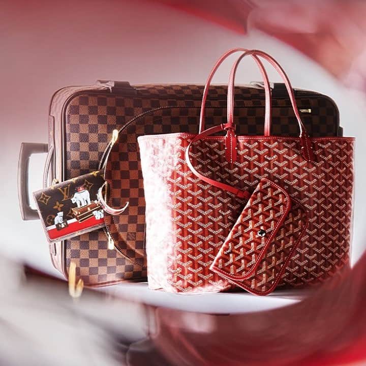 GILTのインスタグラム：「Vintage makes the perfect gift. Tap the link in bio to shop #LouisVuitton, #Goyard St. Louis, and more.」