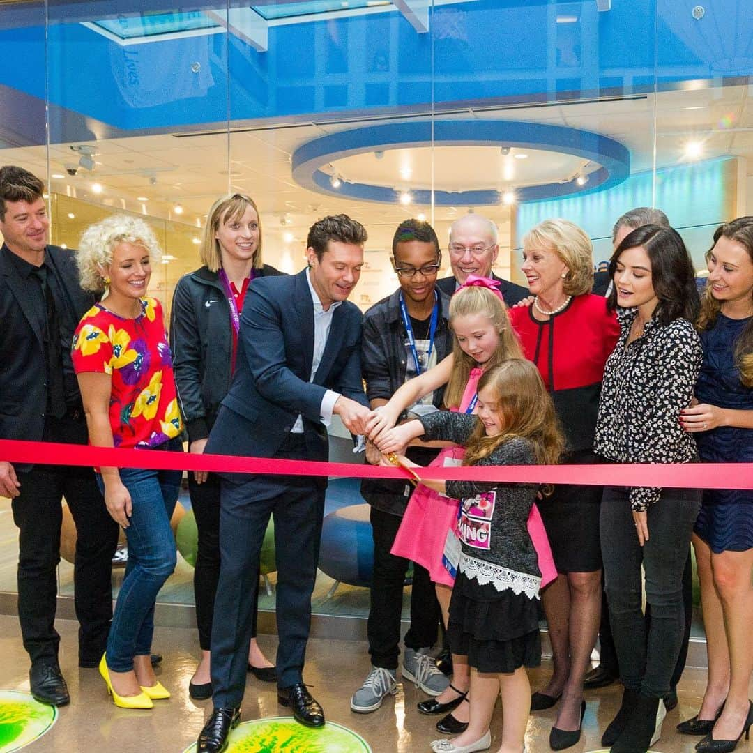 ライアン・シークレストさんのインスタグラム写真 - (ライアン・シークレストInstagram)「Looking back at 10 years of @RyanFoundation and the 10 Seacrest Studios we’ve opened in pediatric hospitals nationwide.  Tomorrow we get to do a special virtual opening to celebrate our 11th Studio at @aphospital in Orlando .… with some help from one of the biggest artists in the world! Any guesses? #SeacrestStudios11」12月2日 6時04分 - ryanseacrest