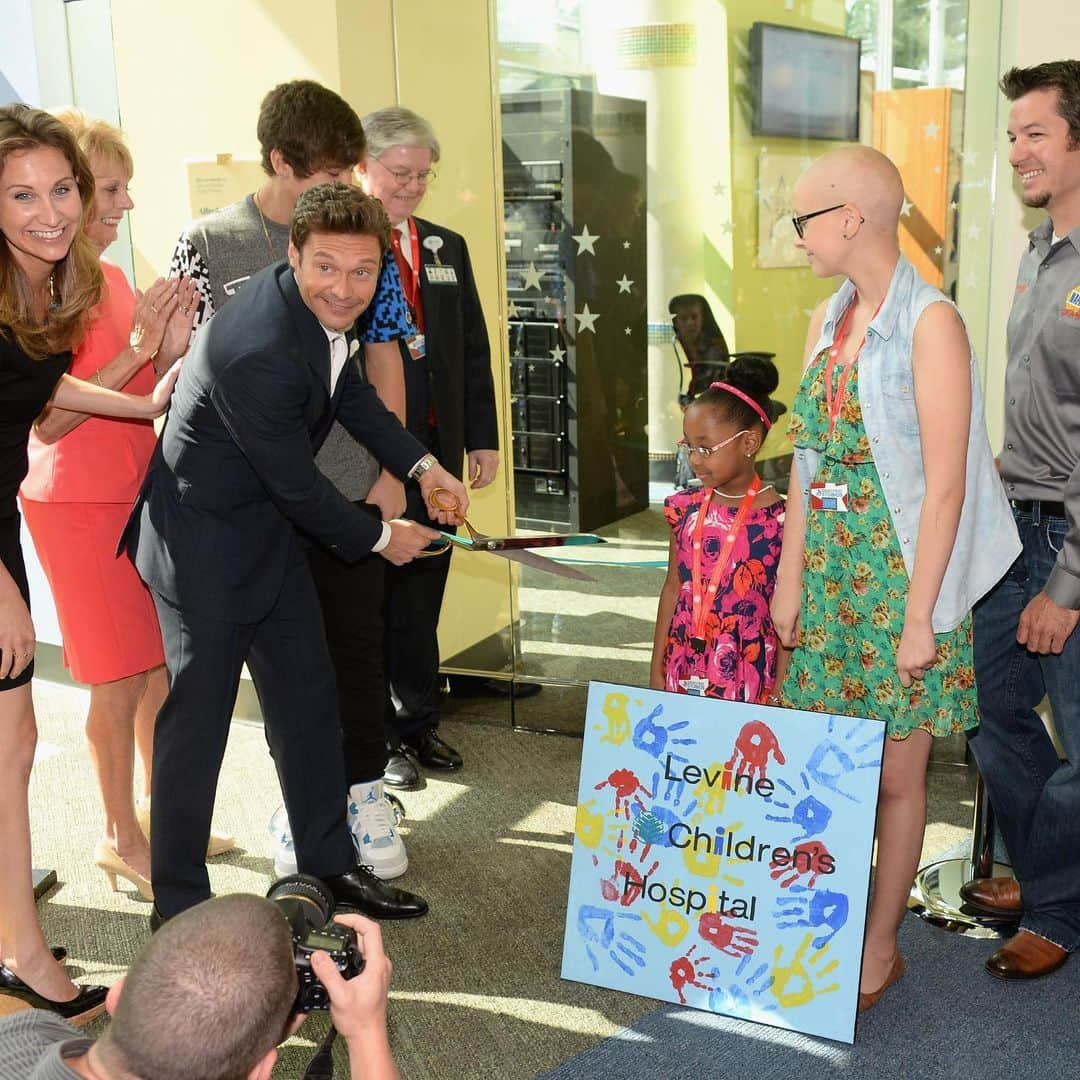 ライアン・シークレストさんのインスタグラム写真 - (ライアン・シークレストInstagram)「Looking back at 10 years of @RyanFoundation and the 10 Seacrest Studios we’ve opened in pediatric hospitals nationwide.  Tomorrow we get to do a special virtual opening to celebrate our 11th Studio at @aphospital in Orlando .… with some help from one of the biggest artists in the world! Any guesses? #SeacrestStudios11」12月2日 6時04分 - ryanseacrest