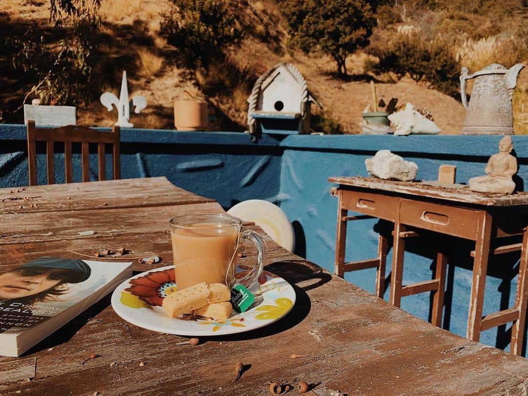 パリス・マイケル・キャサリン・ジャクソンのインスタグラム：「crawled out of my nocturnal cave for just a little dose of sunshine」