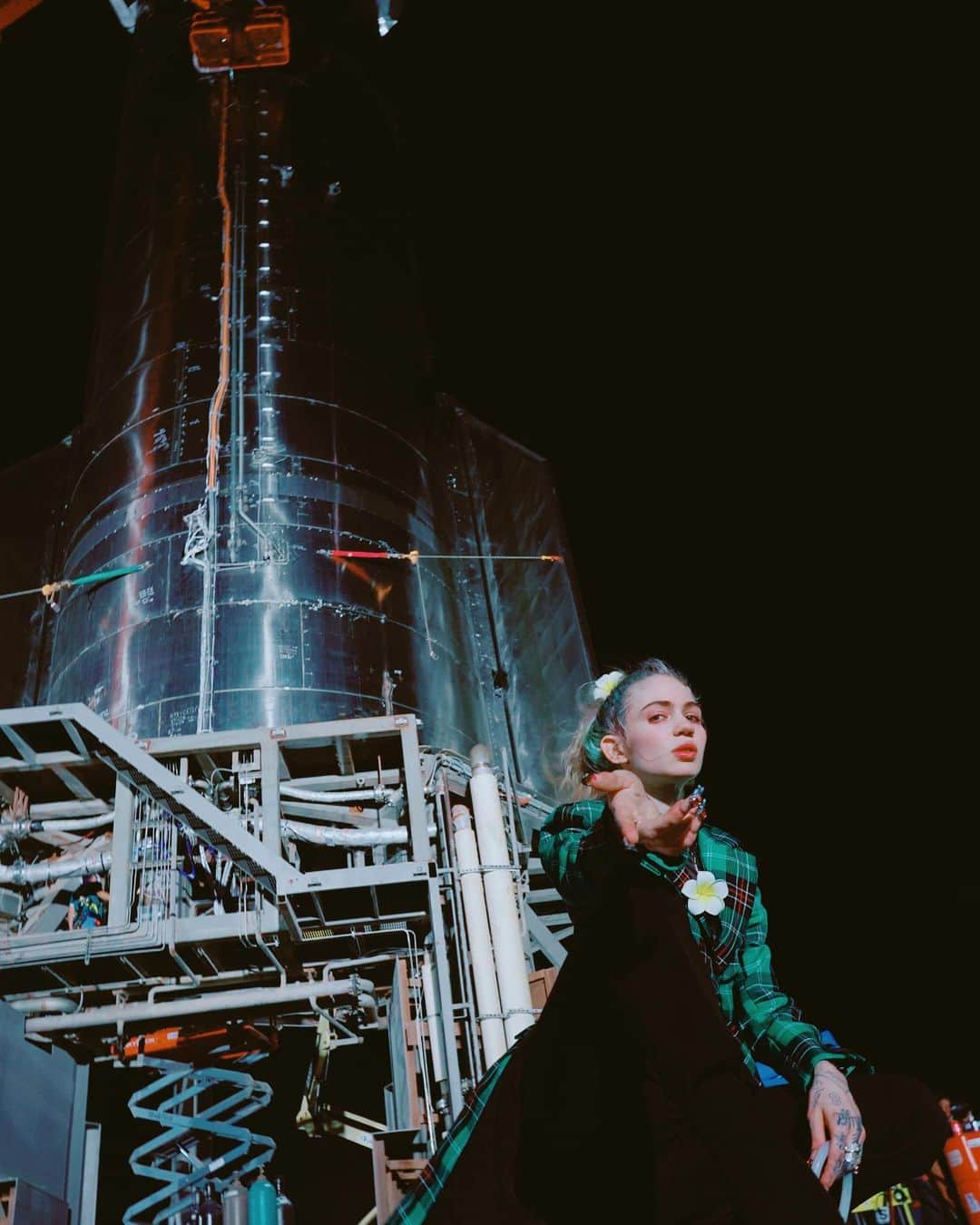 グライムスのインスタグラム：「🚀」