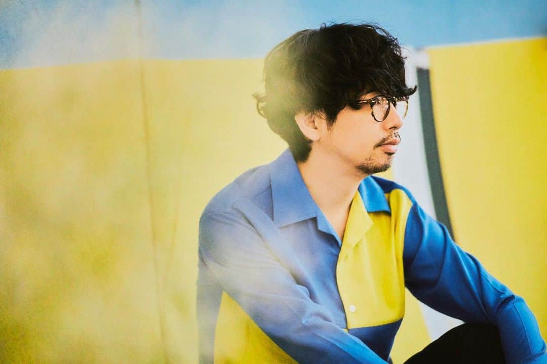 後藤正文のインスタグラム：「誕生日に新しいソロアルバムをリリースしました。配信のリンクは僕のバイオグラフィーから。 CDとレコードはレーベルのweb shopで受注が始まっています。  Photo by @tetsuyayamakawa」