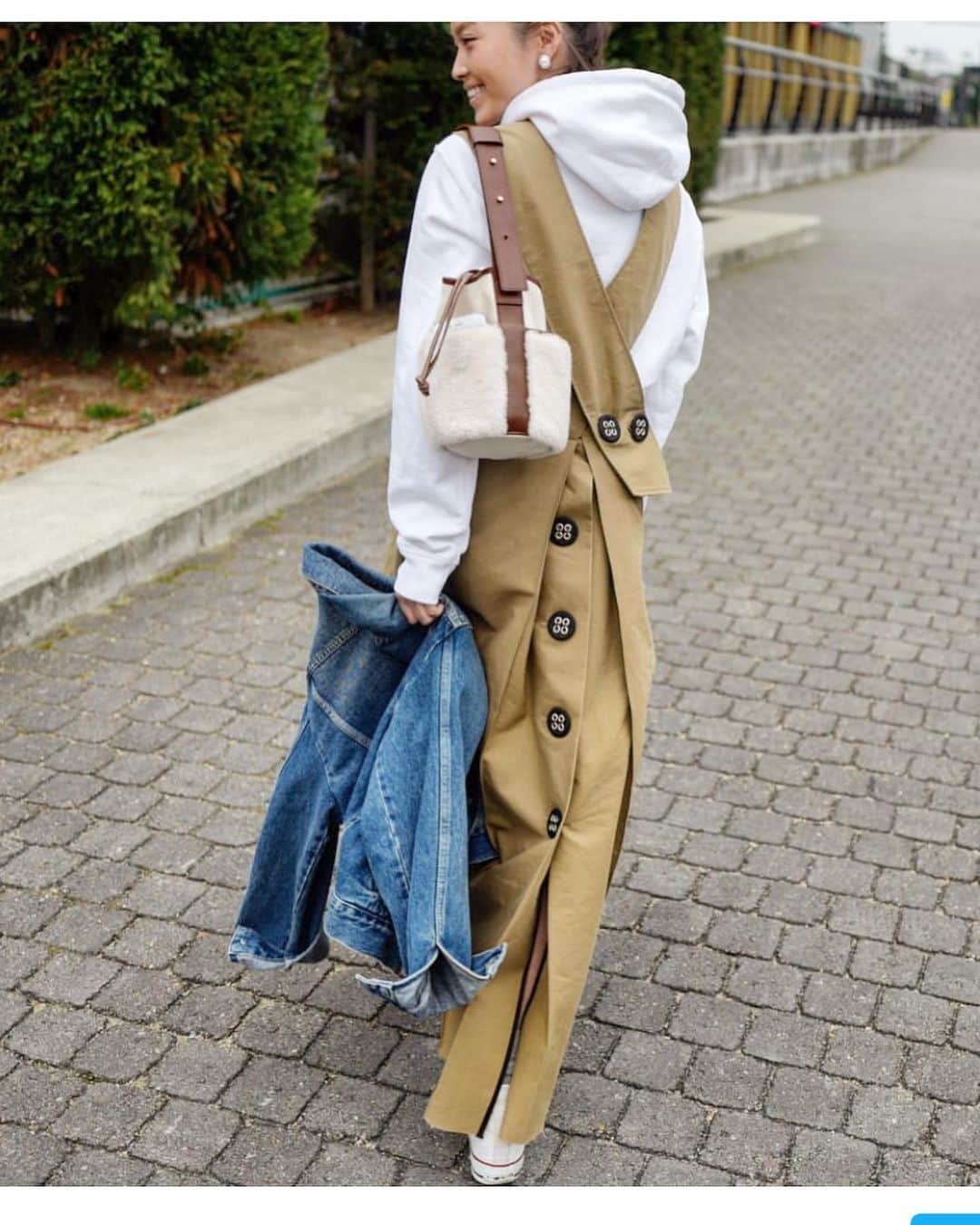 田中彩子さんのインスタグラム写真 - (田中彩子Instagram)「. このGジャンとスカートに出会った時はあまりの可愛さと新しさにテンション上がったな〜❤️ . tops...#diesel  skirt...#walkofshame  jacket...#balenciaga  shoes...#converse  bag... @ayako_bag」12月2日 7時04分 - ayako_tanaka_