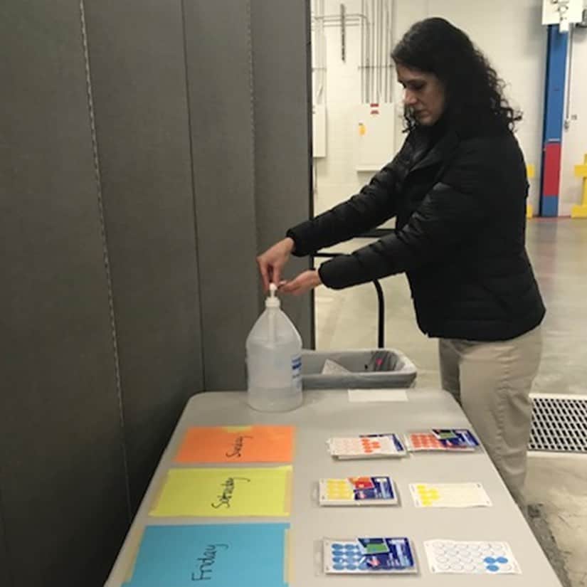 3M（スリーエム）さんのインスタグラム写真 - (3M（スリーエム）Instagram)「When the #COVID19 pandemic began, 3M plant managers were faced with the challenge of leading a team of dedicated workers in an unprecedented situation. Learn more as two managers share what it means to lead during these times via link in bio. #LifeWith3M」12月2日 6時56分 - 3m