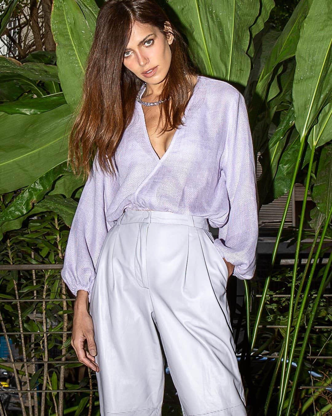 ロザ チャのインスタグラム：「Light colors🔮 (Colar ref.: 37.27.3512, Bata ref.: 11.01.5437 e Calça ref.: 18.14.0202) #rosacha」