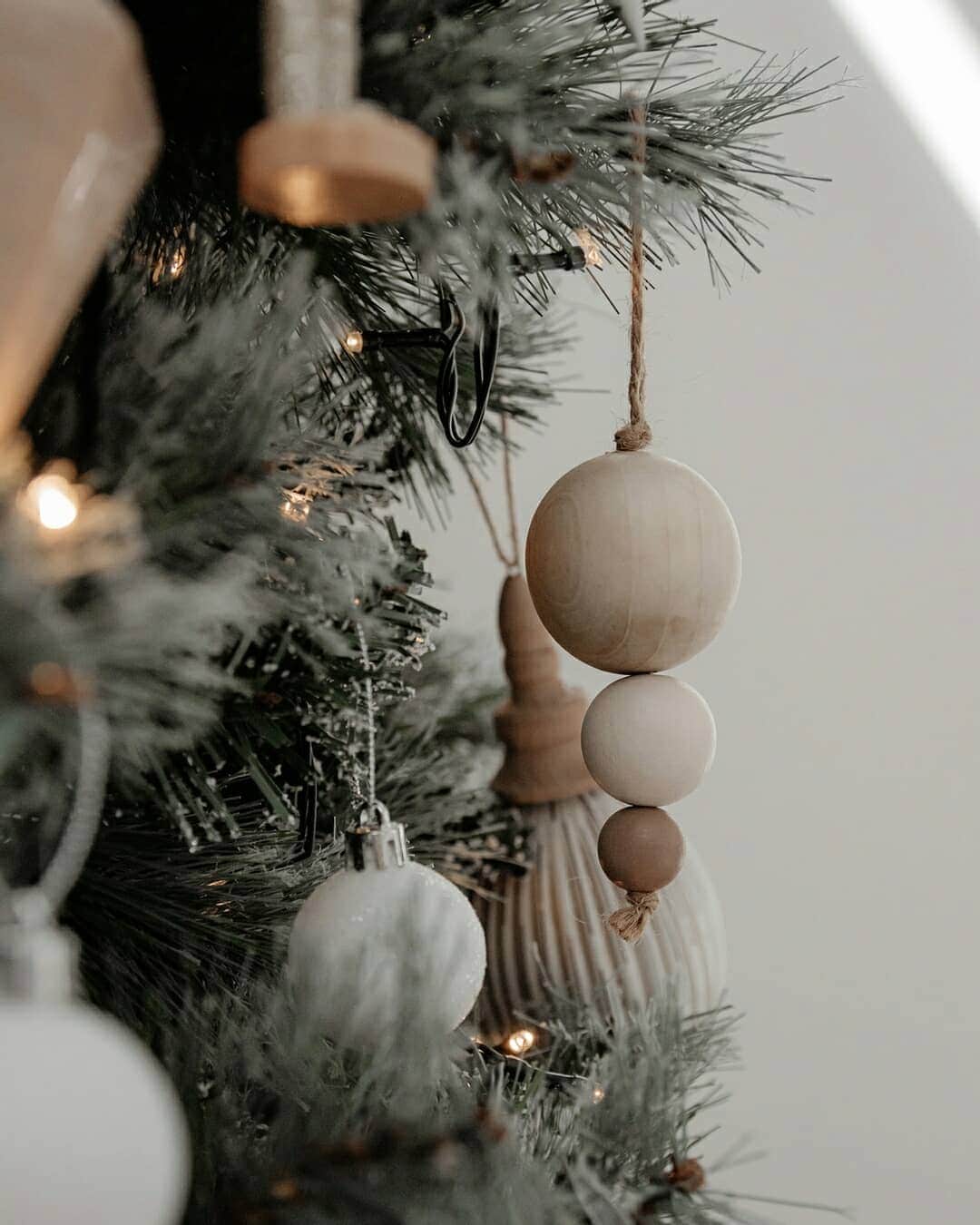 Target Australiaさんのインスタグラム写真 - (Target AustraliaInstagram)「"Everything from this collection is so beautiful, from the vintage inspired glass ornaments to the timeless wooden pieces" @_ashlee_white_ has really brought our Unearthed Christmas trend range to life. We love to see how you've styled Christmas. Don't forget to tag us! 🎯♥️ #targetaus #christmasmadebetter」12月2日 7時08分 - targetaus
