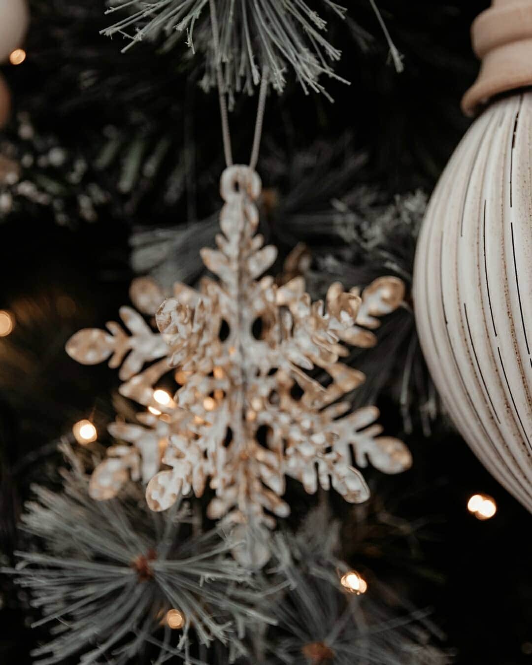 Target Australiaさんのインスタグラム写真 - (Target AustraliaInstagram)「"Everything from this collection is so beautiful, from the vintage inspired glass ornaments to the timeless wooden pieces" @_ashlee_white_ has really brought our Unearthed Christmas trend range to life. We love to see how you've styled Christmas. Don't forget to tag us! 🎯♥️ #targetaus #christmasmadebetter」12月2日 7時08分 - targetaus