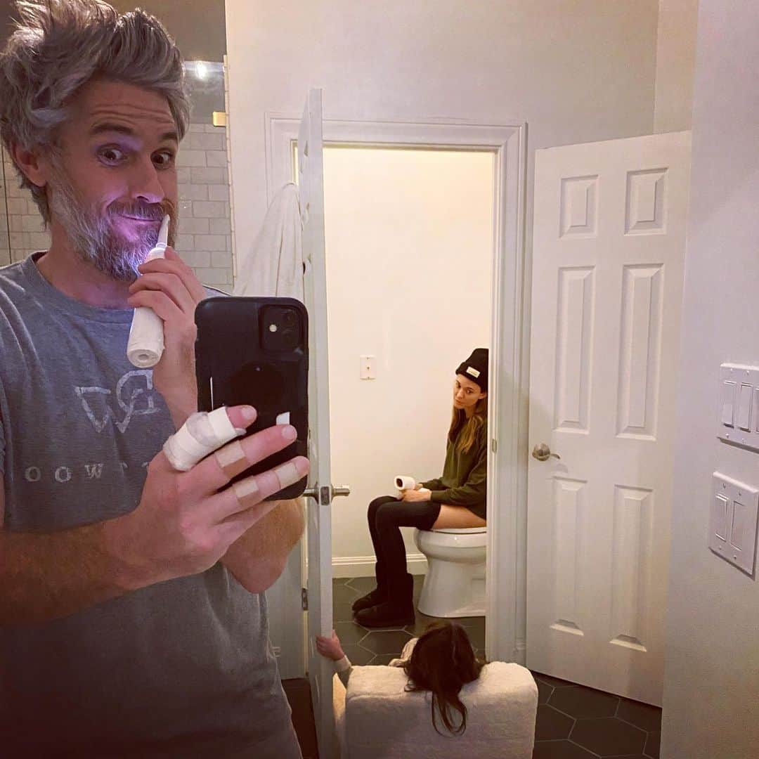 のインスタグラム：「This is what happens when I ask for privacy.」