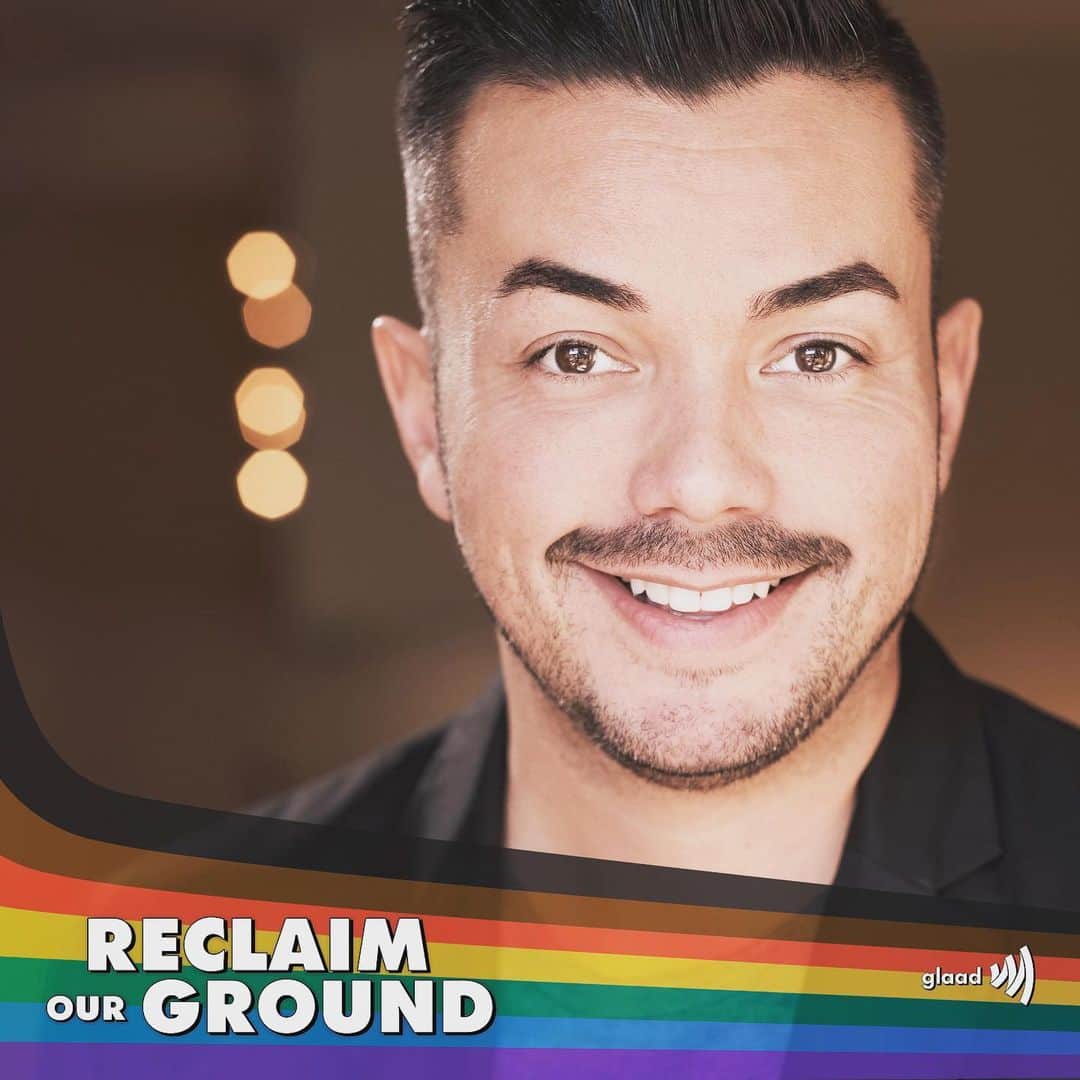 アンソニー・ラモスのインスタグラム：「It’s #GivingTuesday! I’m in a heated competition to raise the most money for @glaad to support our culture changing work to fight for acceptance for the #LGBTQ community.   Want to help me win? Any amount helps and I promise every dollar is going toward our work to support and uplift the LGBTQ community.  If you can, please donate at the link in my bio (also on my story) and thanks to everyone who has already supported!   LOVE YOU 🌈」