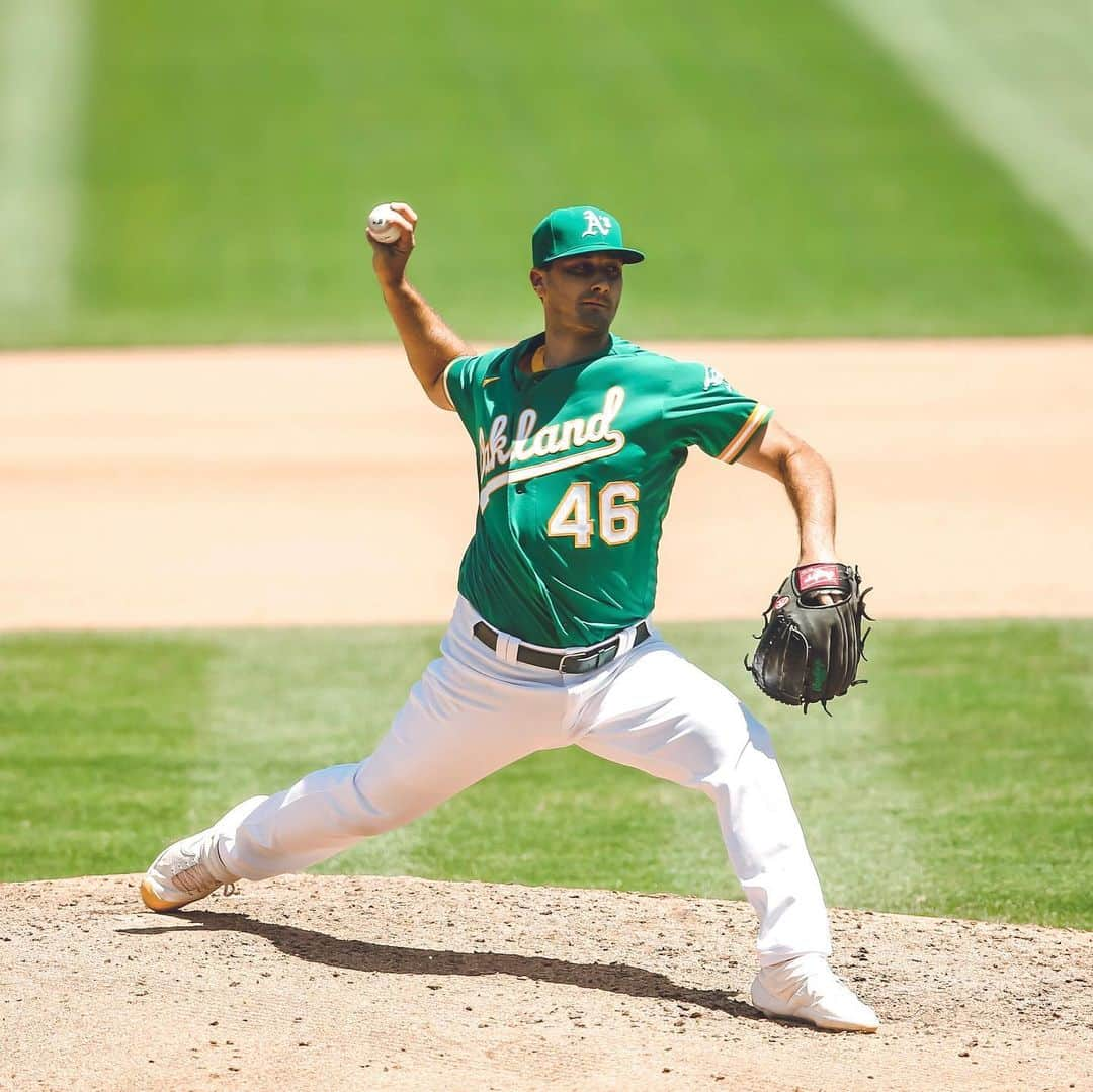 オークランド・アスレチックスさんのインスタグラム写真 - (オークランド・アスレチックスInstagram)「They’re baaack! We’ve agreed to terms with right-handed pitcher Burch Smith and infielder/outfielder Chad Pinder for the 2021 season. #RootedInOakland」12月2日 7時22分 - athletics