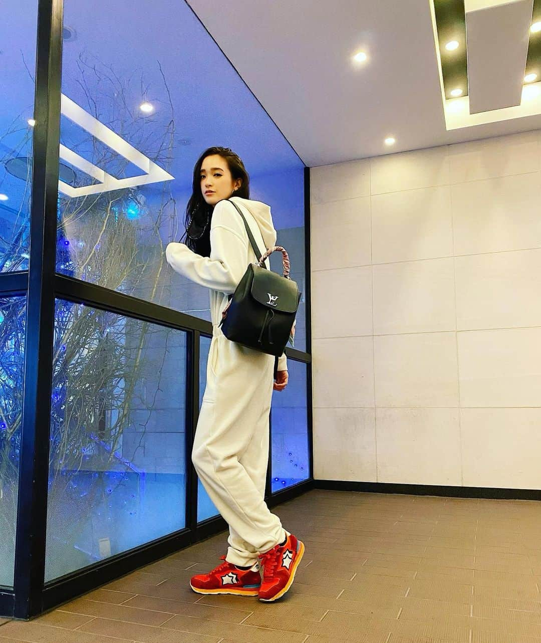 太田麻美さんのインスタグラム写真 - (太田麻美Instagram)「ラフな日🤍❤️  ジャンプスーツ... @zara  bag... @louisvuitton  shoes... @atlanticstars_japan   #offday #off #ootd #code #fashion #outfit #zara #louisvuitton #atlanticstars #shoes #bag #オフ #私服 #私服コーデ #ラフコーデ #ラフ #ザラ #スニーカー #スニーカー女子 #スニーカーコーデ #アトランティックスターズ」12月2日 12時54分 - asami0523