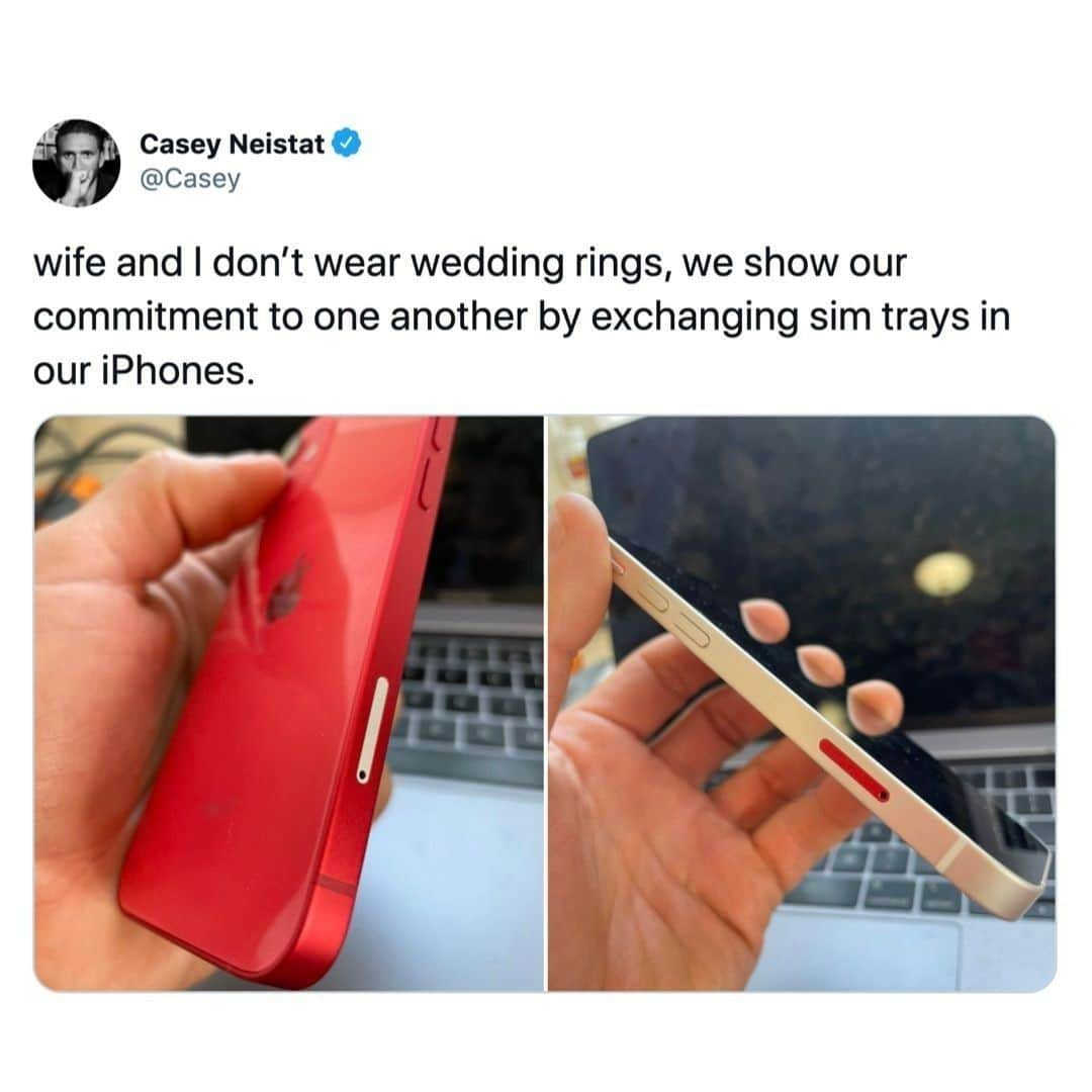 9GAGさんのインスタグラム写真 - (9GAGInstagram)「"iDo" hitting apple stores soon 🤗📱 Follow @couple for more #couplegoals⠀ -⠀ 📝 @caseyneistat⠀⠀ -⠀ #9GAG #relationship #commitment #iphone #lovelanguage #casey」12月2日 12時57分 - 9gag