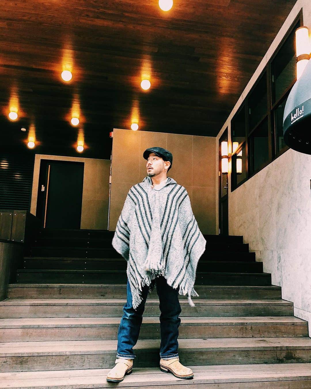 浅野宏明のインスタグラム：「今日は掛け布団Style🕺🏽  @kunut__ で　#ポンチョ　 一目惚れ😍  基本レディースオンリーの #古着屋　だからメンズ物は無いけどオシャレな彼女いる人は連れてってあげて！ #古着好き 女子は確実に好きだと思う❗️  #古着#古着好きな人と繋がりたい #古着屋巡り #祐天寺#kunut#redwing#goros#denim#levis#levis501#levis501xx #vintage#vintageclothing #vintagefashion #vintagestyle #ビンテージ」