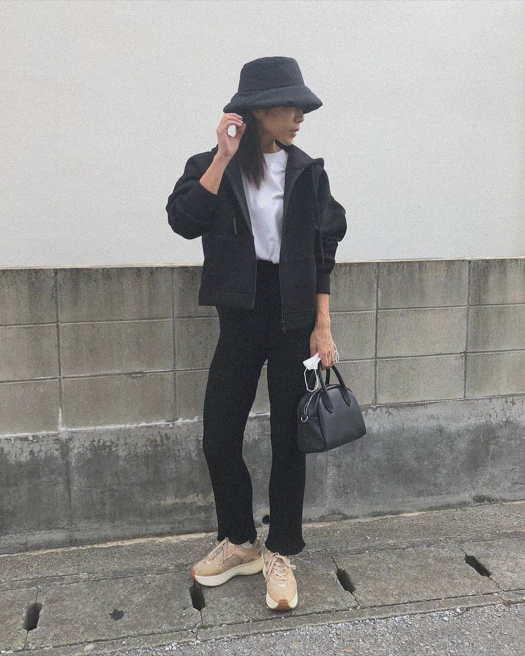 Minamiのインスタグラム：「﻿ ﻿ メンテナンスの日は超カジュアル。﻿ パーカースタイルなかなかお気に入り◡̈︎﻿ ﻿」