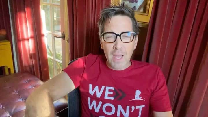 ダン・ブカティンスキーのインスタグラム：「#StJudeWontStop until no child dies from cancer. I am so proud to support this @stjude mission. Please join me and get your shirt at wewontstop.org.  LINK IN BIO.」