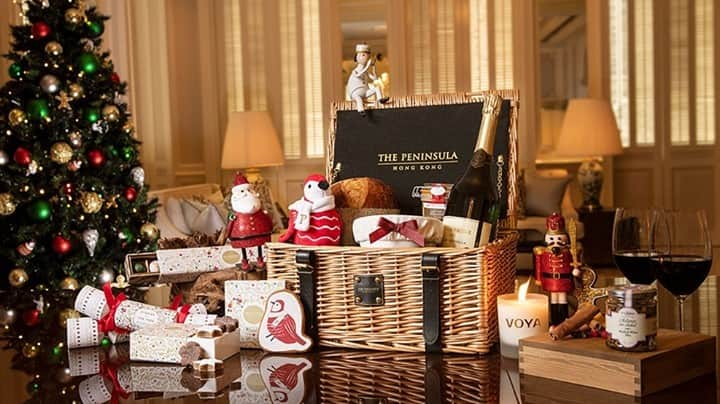 The Peninsula Hotelsさんのインスタグラム写真 - (The Peninsula HotelsInstagram)「‘Tis the season for holiday shopping! Our hotels offer a selection of beautiful, sure-to-be-loved gifts 🎁 just like this tailor-made Festive hamper at @peninsulahongkong. #pentreestories⁣ ⁣ ⁣ ⁣ ⁣ #peninsulahotels #luxuryhotelexperience #luxuryexperience #fivestarservice #fivestarhotel #hongkong #staycation #holidayhamper #festivehamper #holidaygift #holidaygiftguide #peninsulahongkong #thepeninsulahongkong」12月2日 8時07分 - peninsulahotels