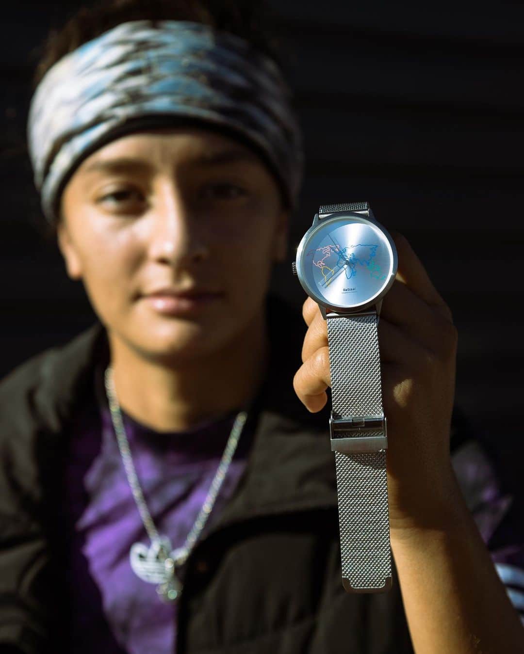 マライア・デュランのインスタグラム：「It’s time to end hunger! By purchasing this watch 100% of the profits will be donated to The Hunger Project and their mission to end hunger and create a world where everyone leads a healthy, fulfilling life of self-reliance and dignity.  #timetoendhunger @chpobrand @globalhungerproject @hungerprojectse 📸: @jeraries」