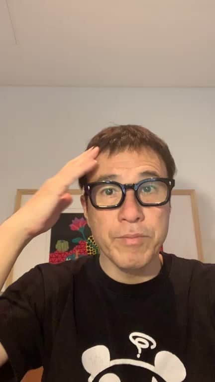 山崎拓巳のインスタグラム：「やってますかー？  ボクがこれを知ったのは ハダケイジロウ先生から。  一時、できてたのに 欲にかまけて脱落。  断食体験を通じて また復活しました。 もう40日間ぐらい続いてる。  そして、 朝から3キロ 走りました(笑)」