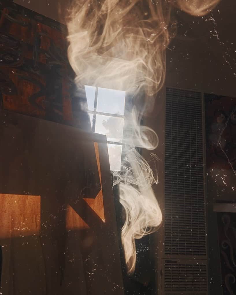 パリス・マイケル・キャサリン・ジャクソンのインスタグラム：「i don't have to fear it and i want to rock your gypsy soul just like way back in the days of old and magnificently we will flow into the mystic」
