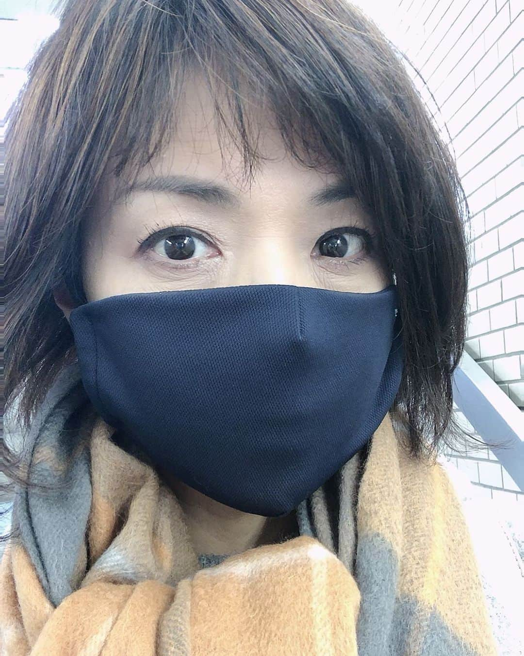 石原詢子さんのインスタグラム写真 - (石原詢子Instagram)「自撮りって難しいのだ・・ 昨日は一人ショッピング。 爆買いしちゃった(^o^)  #ショッピング #おひとりさま #爆買い #しちゃった #欲しいコート #高くて #買えなかった #可愛い #コート #lounie #ルーニー #今日も一日 #がんばりましょう」12月2日 8時39分 - junko_ishihara.official