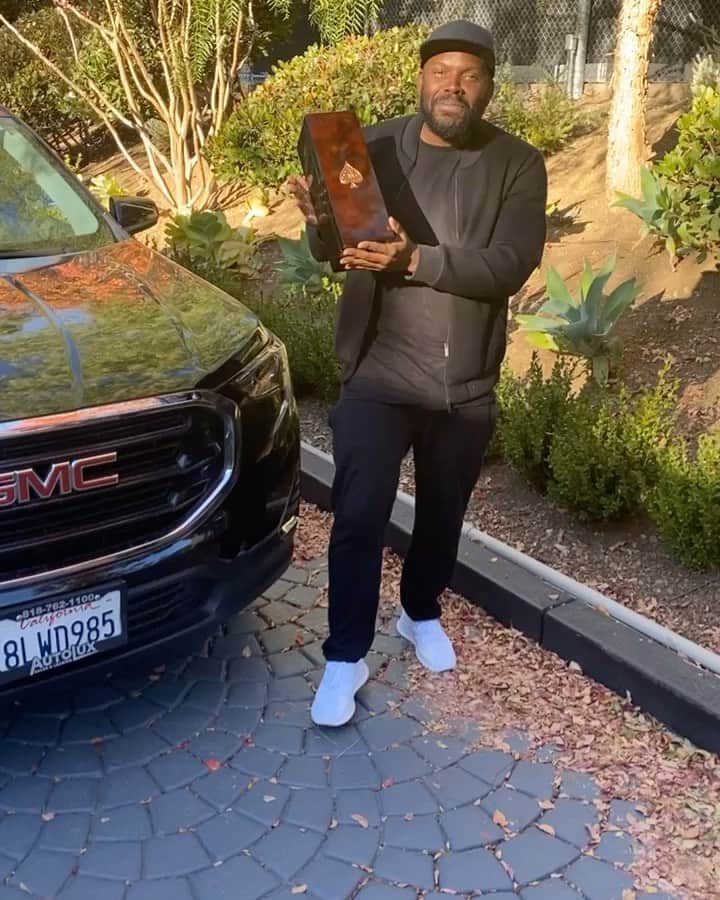 ゲームのインスタグラム：「Real niggas are hard to come by these days but I always keep one in the clip. @stat_theweatherman 💯💯 Thank you for never changing bro 💪🏾」