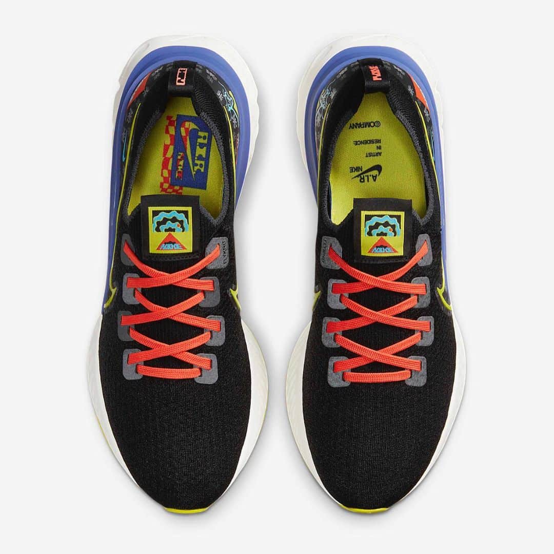 トロ・イ・モアのインスタグラム：「@nike collab available now at nike.com」