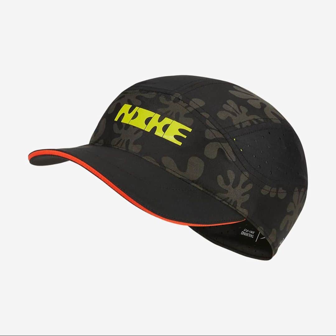 トロ・イ・モアのインスタグラム：「@nike collab available now at nike.com」