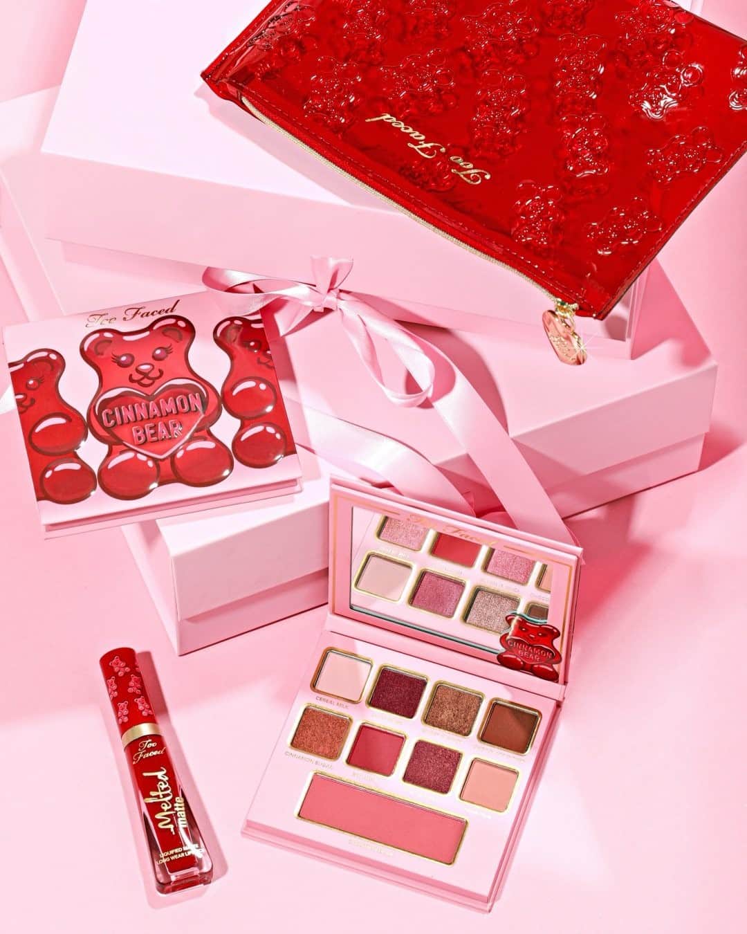 Too Facedのインスタグラム：「Looking for some glam inspo for our Cinnamon Bear Makeup Set? 😍 Head over to our IG Stories to watch how our babe @safai305 created a 🔥RED HOT🔥 look! #toofaced」