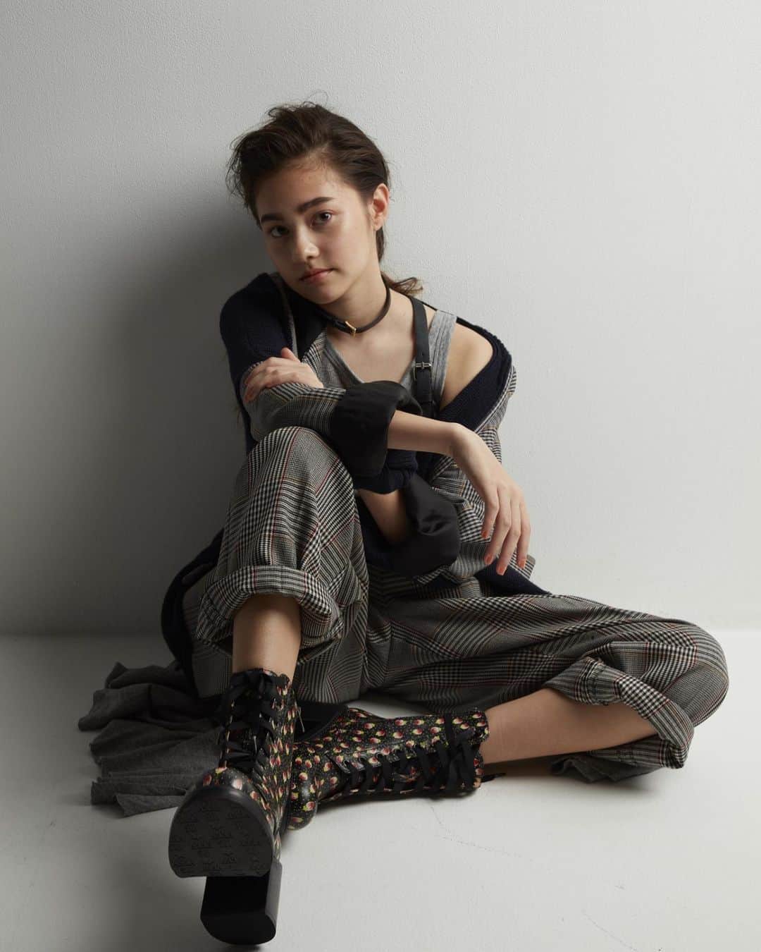 のインスタグラム：「Hello December🤗 ﻿ ﻿  ﻿ ﻿ ﻿ ﻿ ﻿ #tokyo #teenmodel #13歳 #スタジオ撮影 #全身 #モデル #秋冬ファッション﻿ #ブーツコーデ  #긴머리﻿ #전신샷그램 #겨울코디 #촬영 #12월」