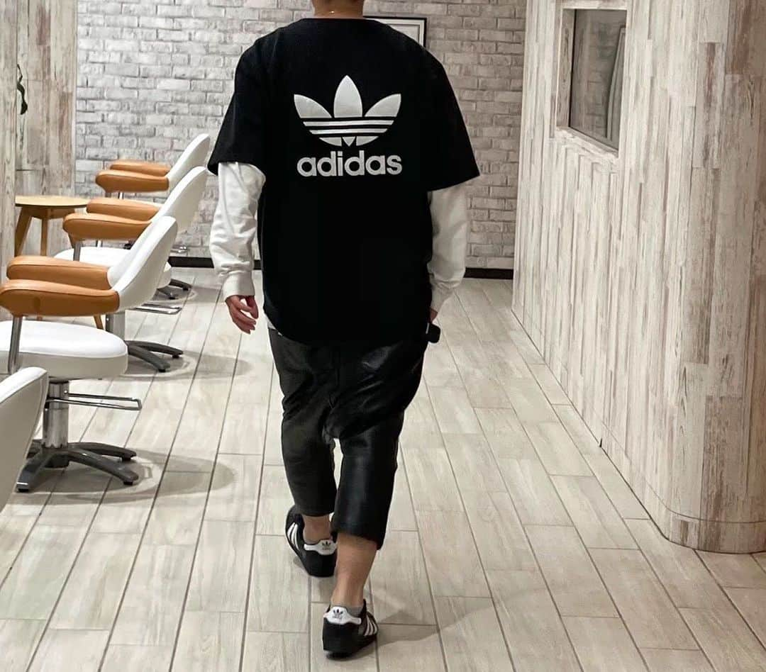 pmn_kgさんのインスタグラム写真 - (pmn_kgInstagram)「アディダスの主張が強め  #メンズファッション #メンズコーデ #adidasoriginals #adidas #アディダス #アディダスオリジナルス #ベースボールシャツ #スーパースター」12月2日 9時16分 - ikegamix2