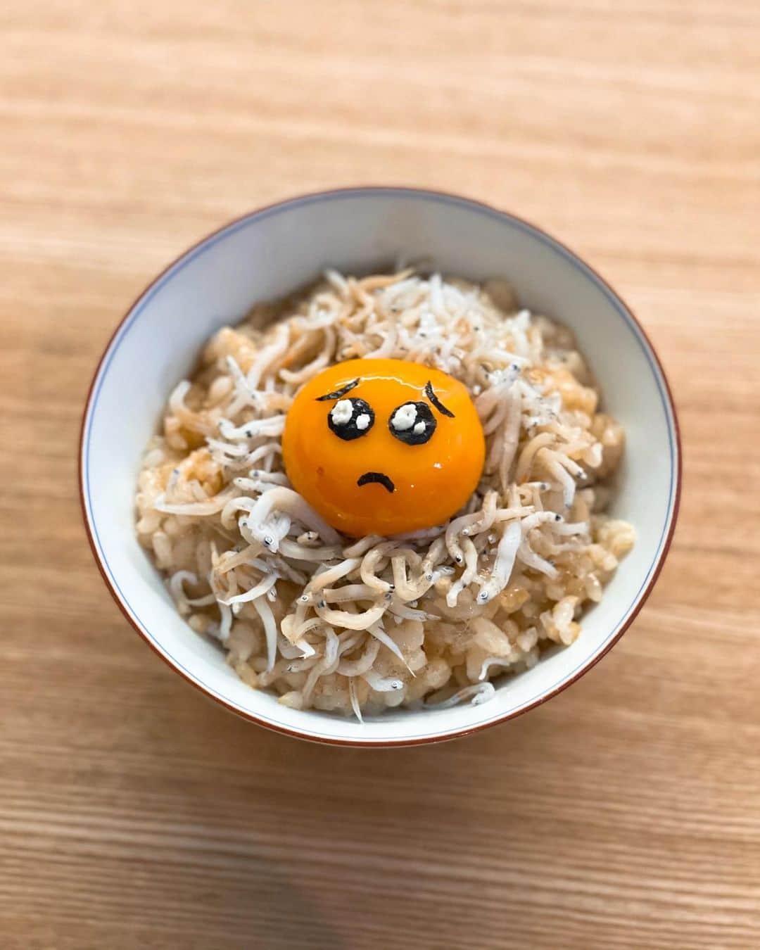 のインスタグラム：「ぴえんしらすTKG🥺」