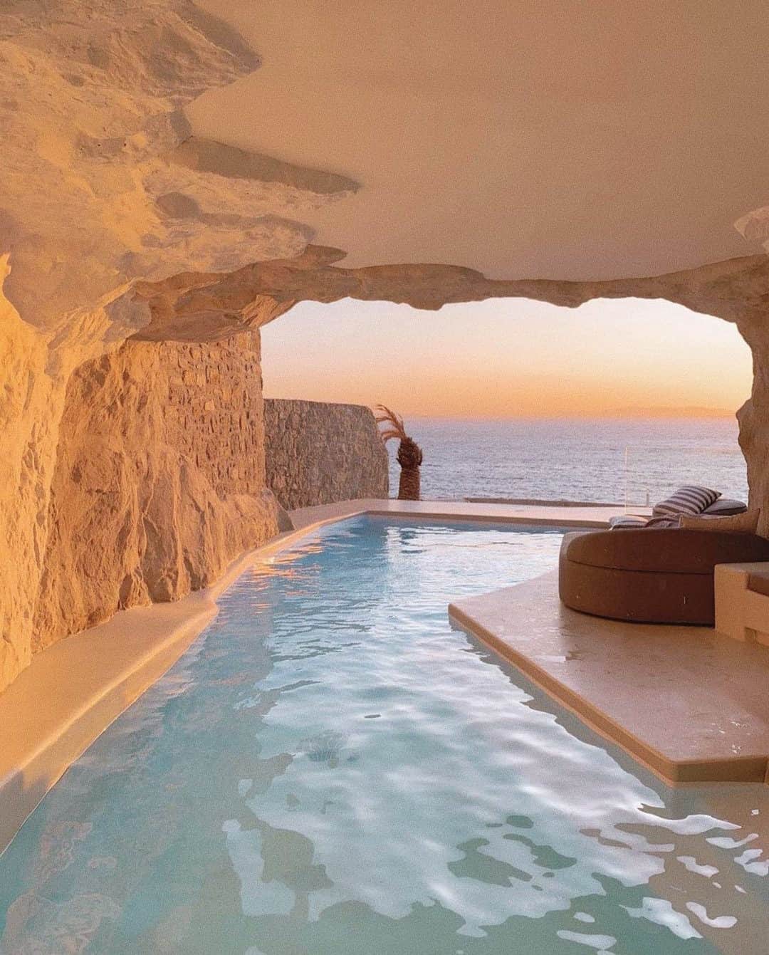 TULAROSAのインスタグラム：「serene scene 🌊✨」