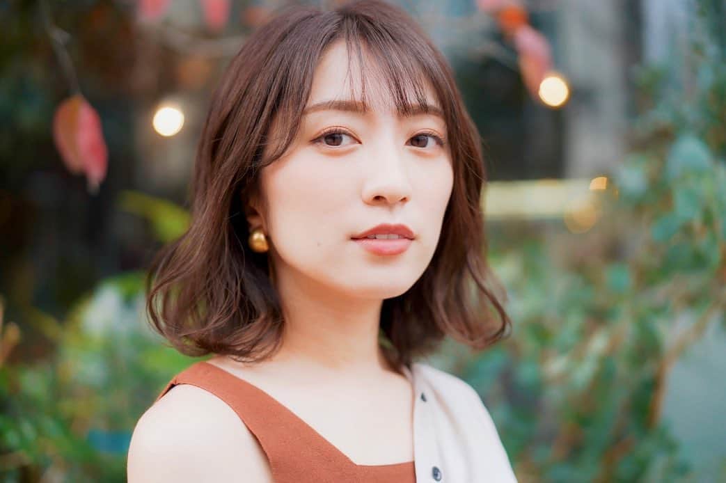 瀬口かなのインスタグラム：「﻿ ﻿ おはよ〜！﻿ ﻿ いつの間にか12月に！﻿ ﻿ 秋の終わりを感じています🥲🍁﻿ ﻿ ﻿ ﻿ 写真は先日 @ryota_navile さんに撮ってもらったやつ！﻿ 髪伸ばします🤔  #instagood #instadiary #selfie #ヘアアレンジ #切りっぱなしボブ #秋メイク」