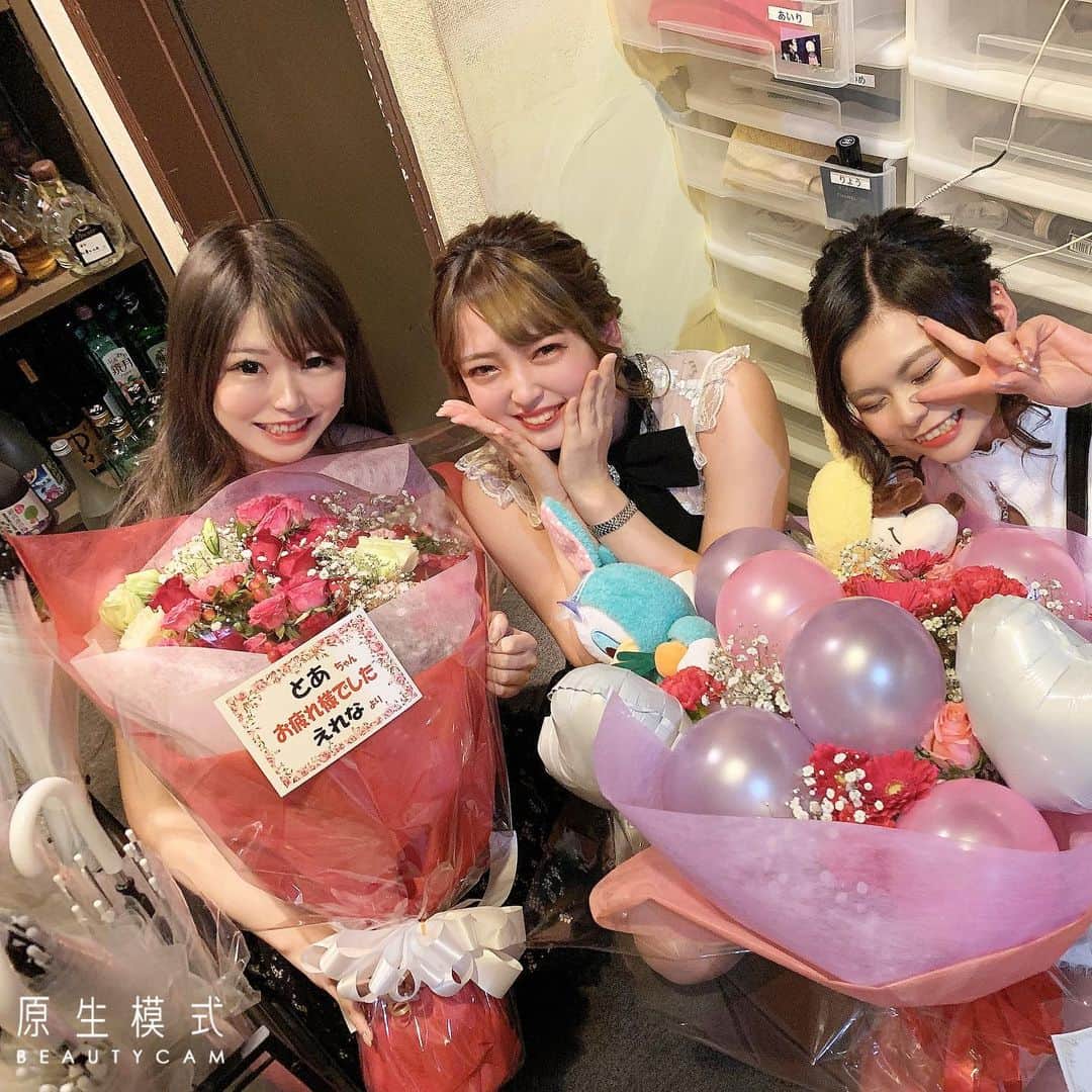 愛咲えれなのインスタグラム：「.. . とあち卒業おめでとう💓💓 . 大阪府大阪市中央区東心斎橋2-3-17 パピヨンビルB1F . Club IRIS 愛咲 えれな  . #愛咲えれな #きゃばきゃば #美女と野獣　#キャバ嬢 #iris #キャバクラ #クラブ #ミナミ #北新地 #宗右衛門町 #ポケパラ #指名 #えれな #シャネル #バースデーイベント #シャンパン #アルマンド #踊れるキャバ嬢 #踊れるキャバ嬢といえばえれな #イリス #ホステス #いいね返し #キャバ #ソウメイジャパン #ベルロゼ　#クラブイリス #黒髪ロング #フォロー増やしたい」