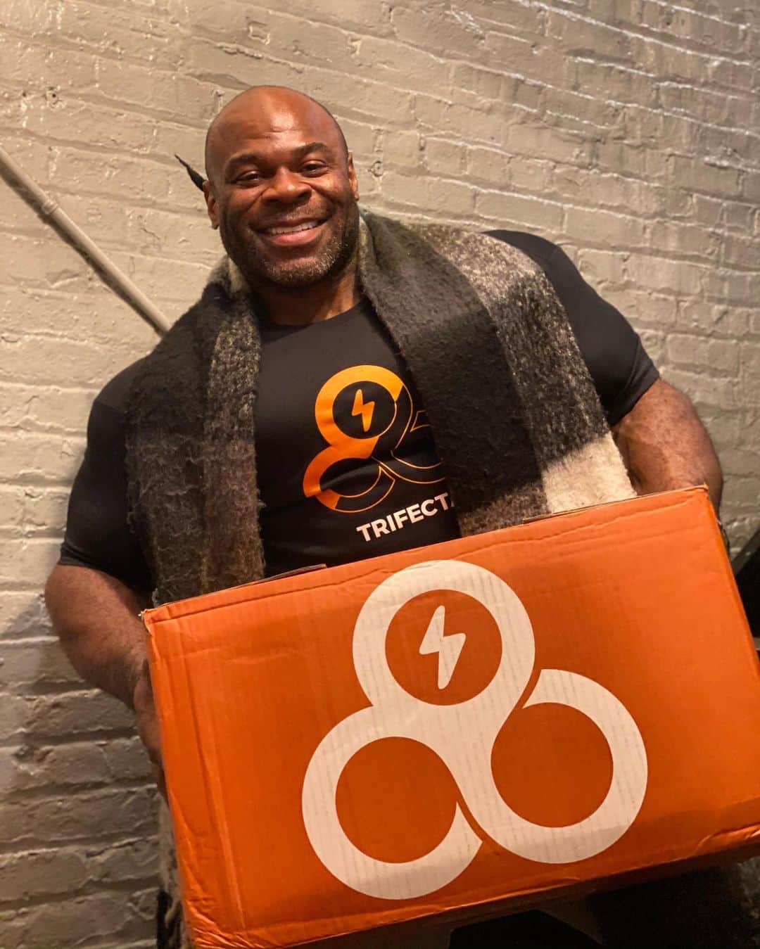 カイ・グリーンのインスタグラム：「4 hour left! @trifecta Black Friday is still on !  Get 40% off for first time customer’s first order with code👉🏾 BF2020 “Click my link in bio”  - Been a hectic weekend but the meals are #1 in line for staying on course and consistent. My Meal Breakdown ”this week” ☑️ 4 dozen Eggs  ☑️ Salmon  ☑️ Steak ☑️ White Rice  - #Trifecta」