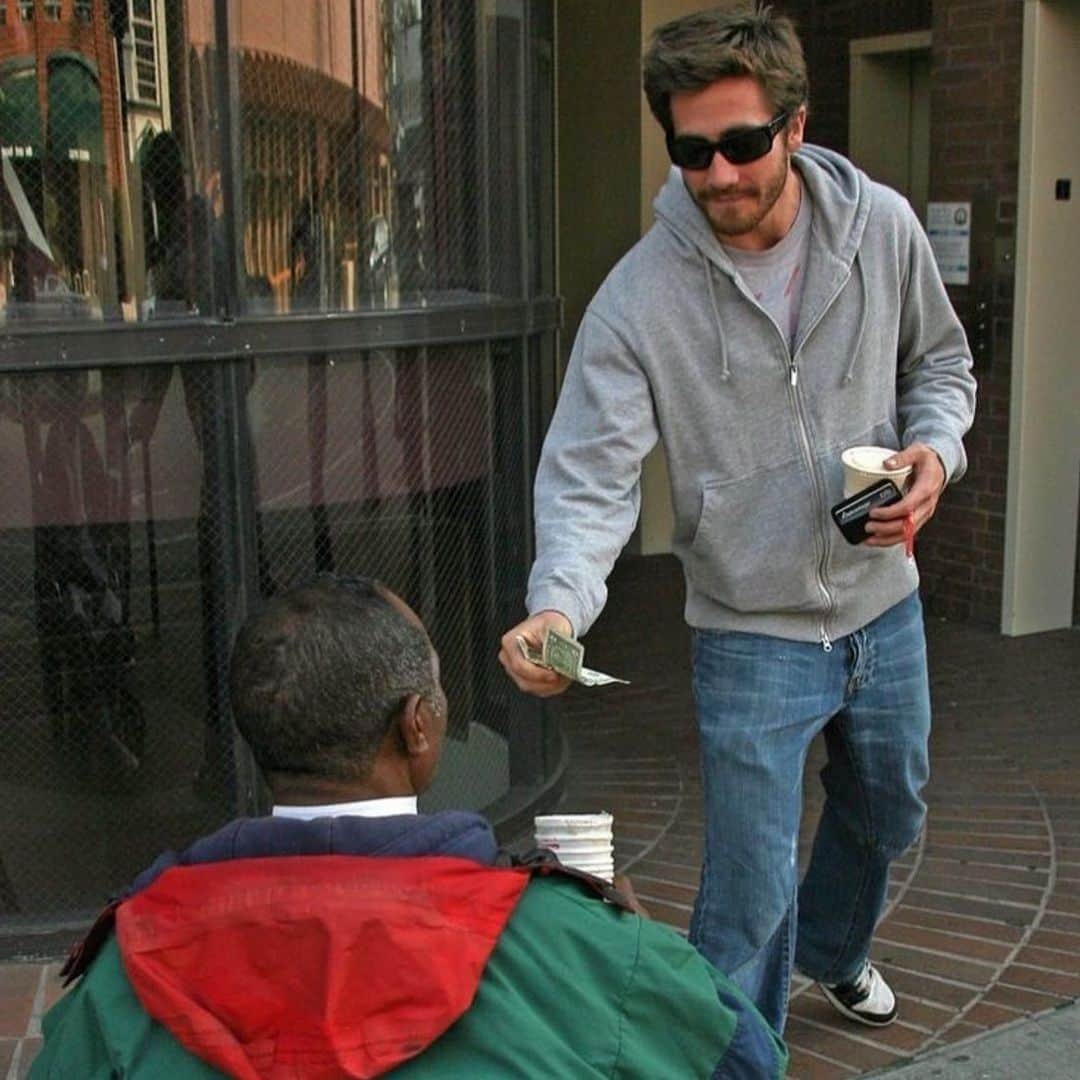 Style Fashion Luxuryのインスタグラム：「Jake Gyllenhaal 🙏🏼  Tag someone!」
