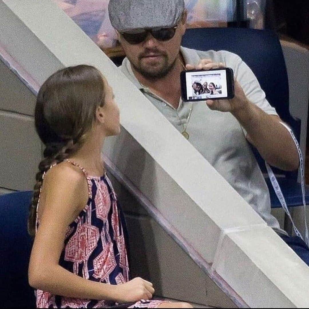 Style Fashion Luxuryのインスタグラム：「Leo with a young fan ☺️  Tag someone who’s a fan!」