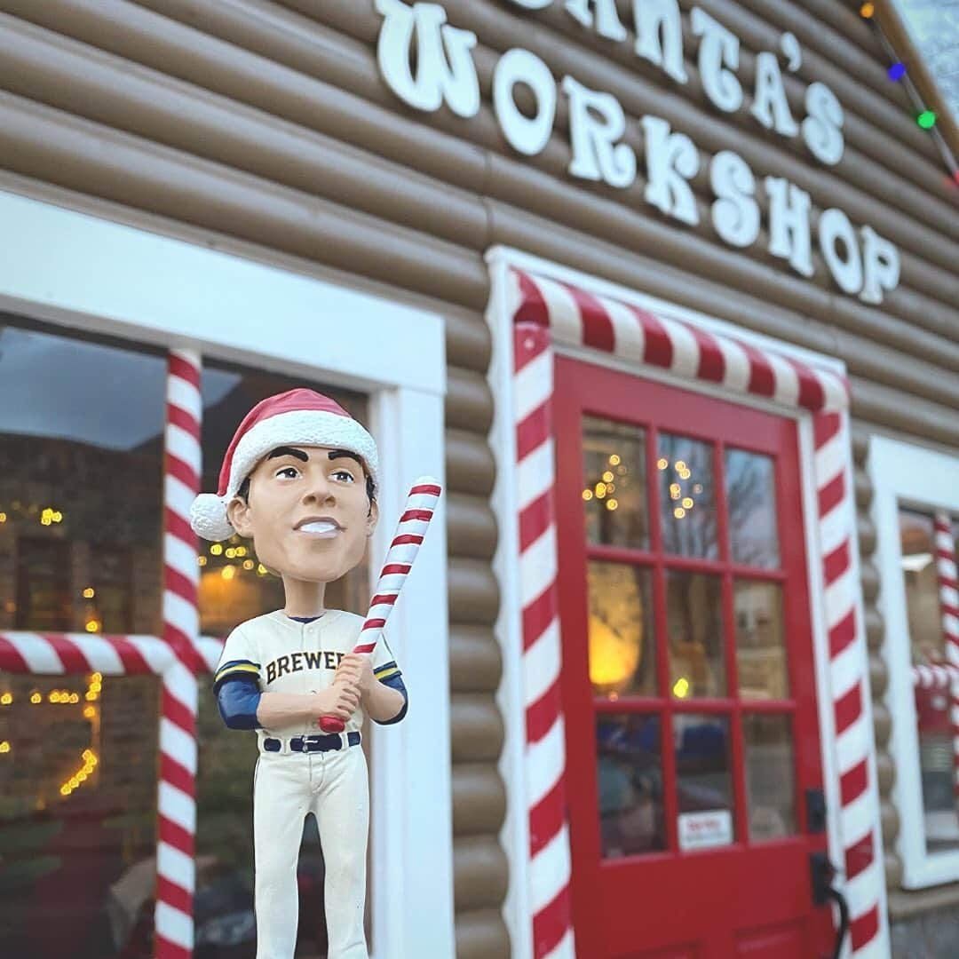 ミルウォーキー・ブルワーズさんのインスタグラム写真 - (ミルウォーキー・ブルワーズInstagram)「Yeli Claus has made his way from the North Pole, and he’s here to find out who’s been naughty or nice!   Follow along as Yeli Claus makes his way around the area over the coming weeks — and gets into some hijinks along the way!  Want your very own Yeli Claus? Check out the link in our bio.」12月2日 10時01分 - brewers